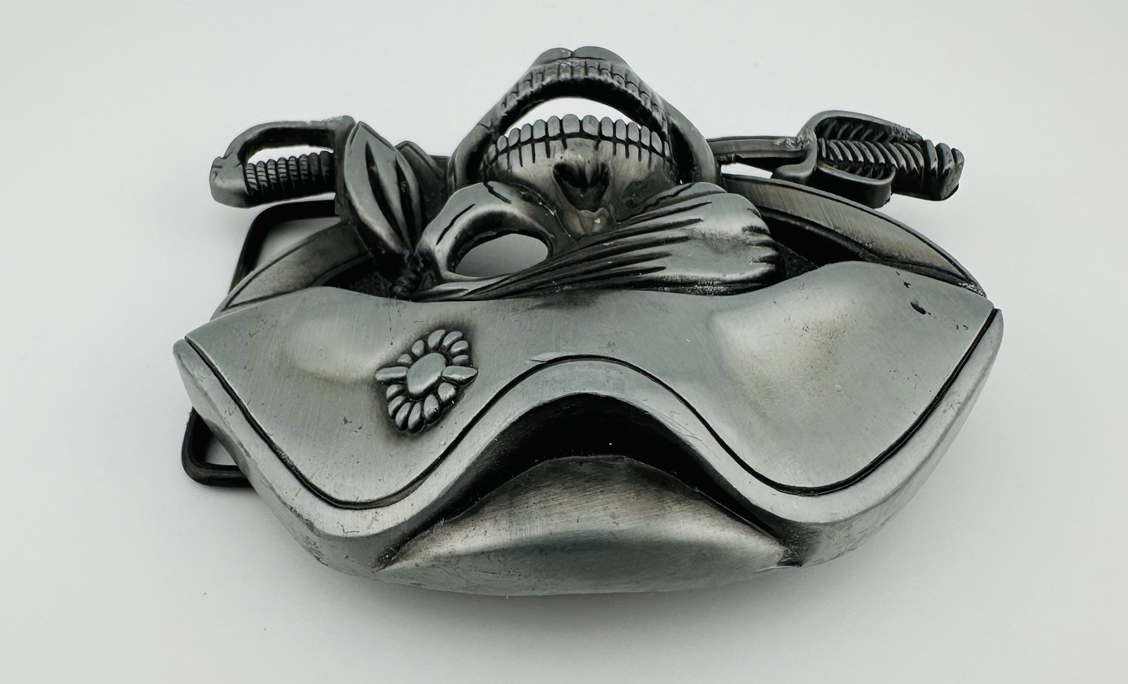 3D Pirate Jolly Roger Metal Belt Buckle Silver Tone Swashbuckler Swords 4&Prime;x 3&Prime;
