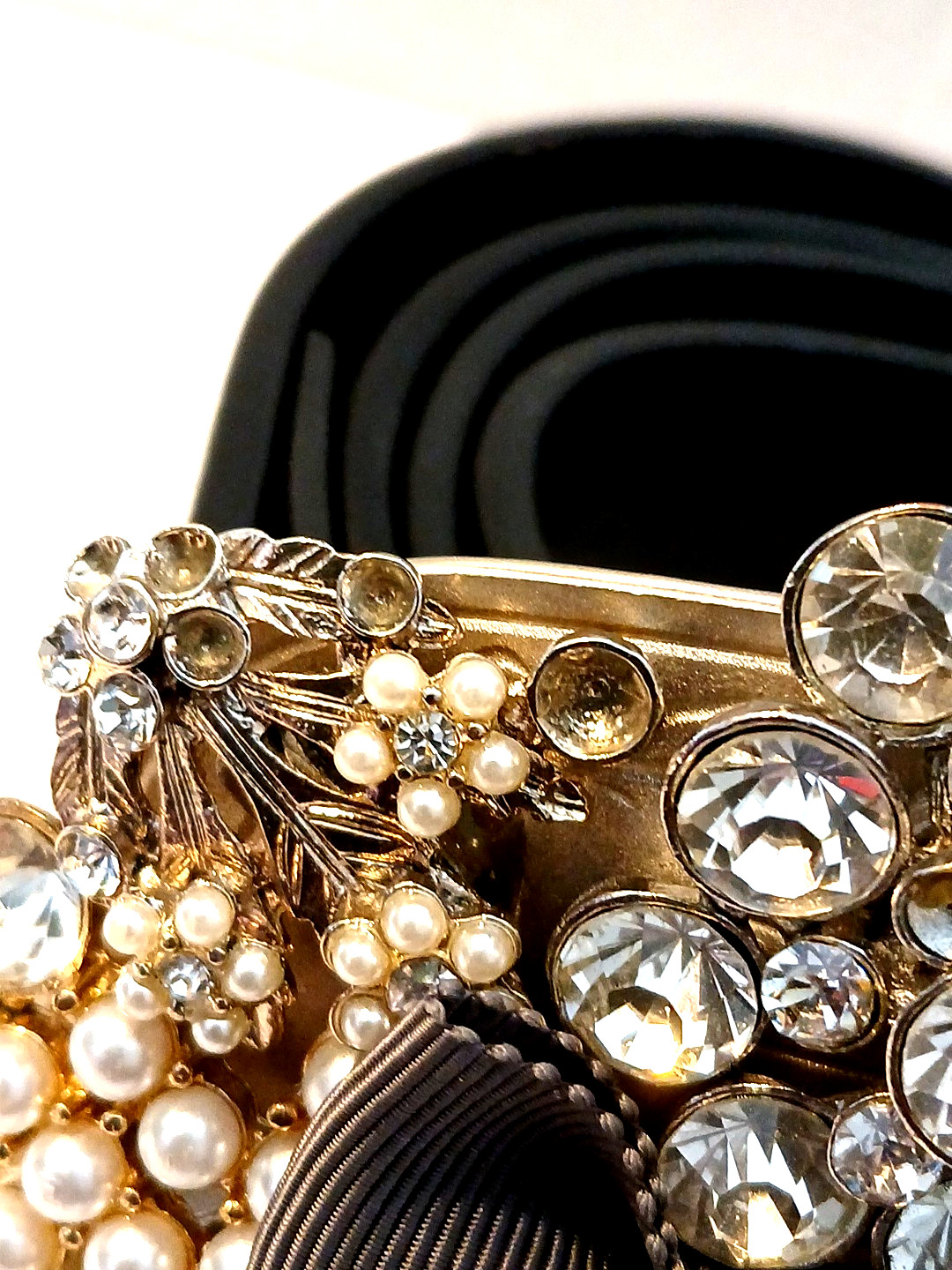 SIGNED DESIGNER CRYSTAL & FAUX PEARL BELT BUCKLE W/ BELT