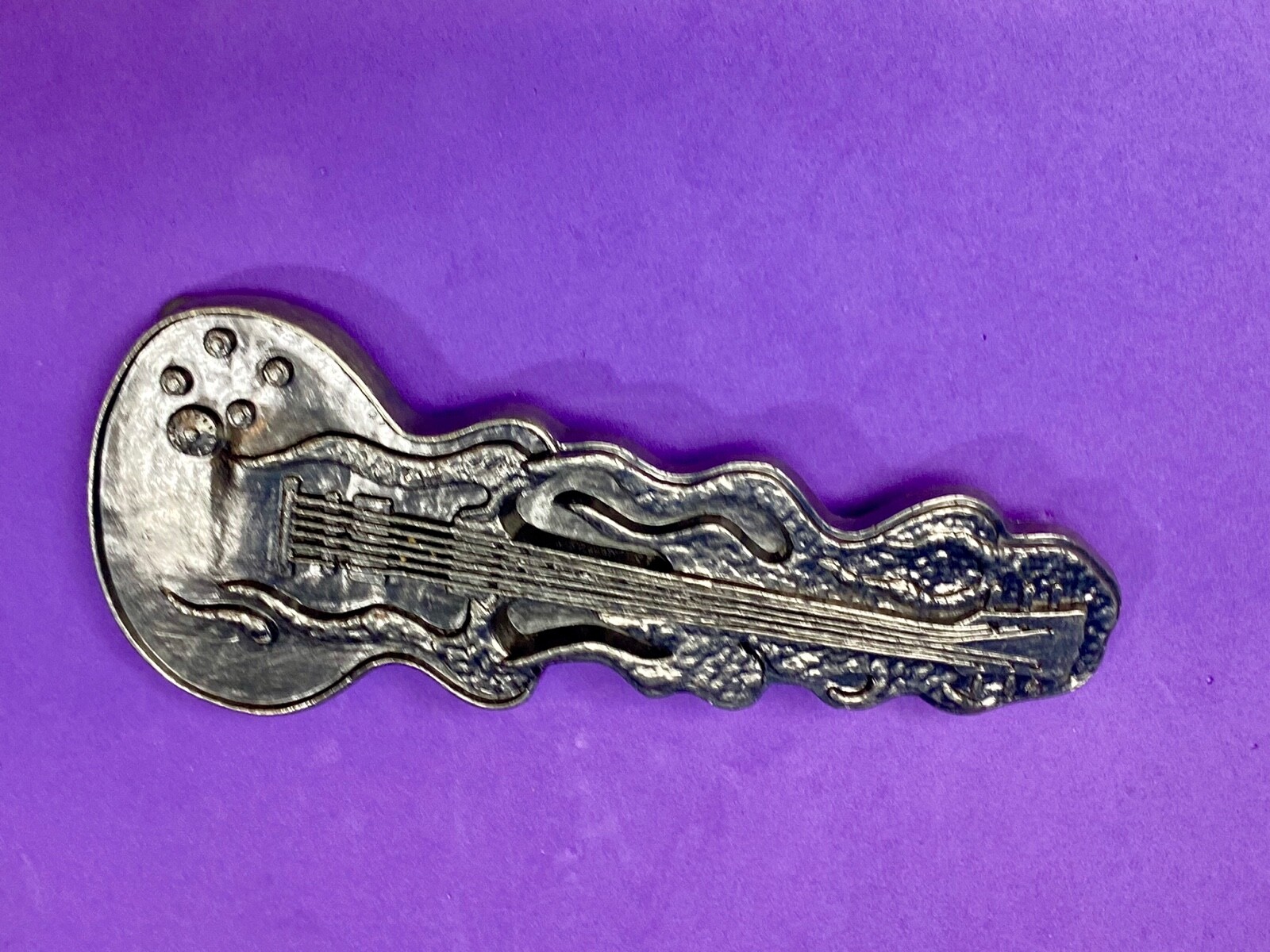 Guitar Flames 5&Prime; Wide Belt Buckle – Heavy Metal Style Figural Silver Color