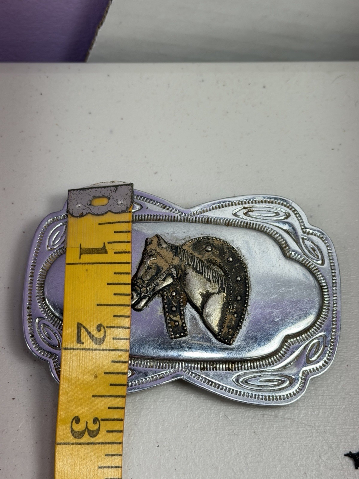 VINTAGE HORSE WITH HORSE SHOE THEME BELT BUCKLE Hong Kong