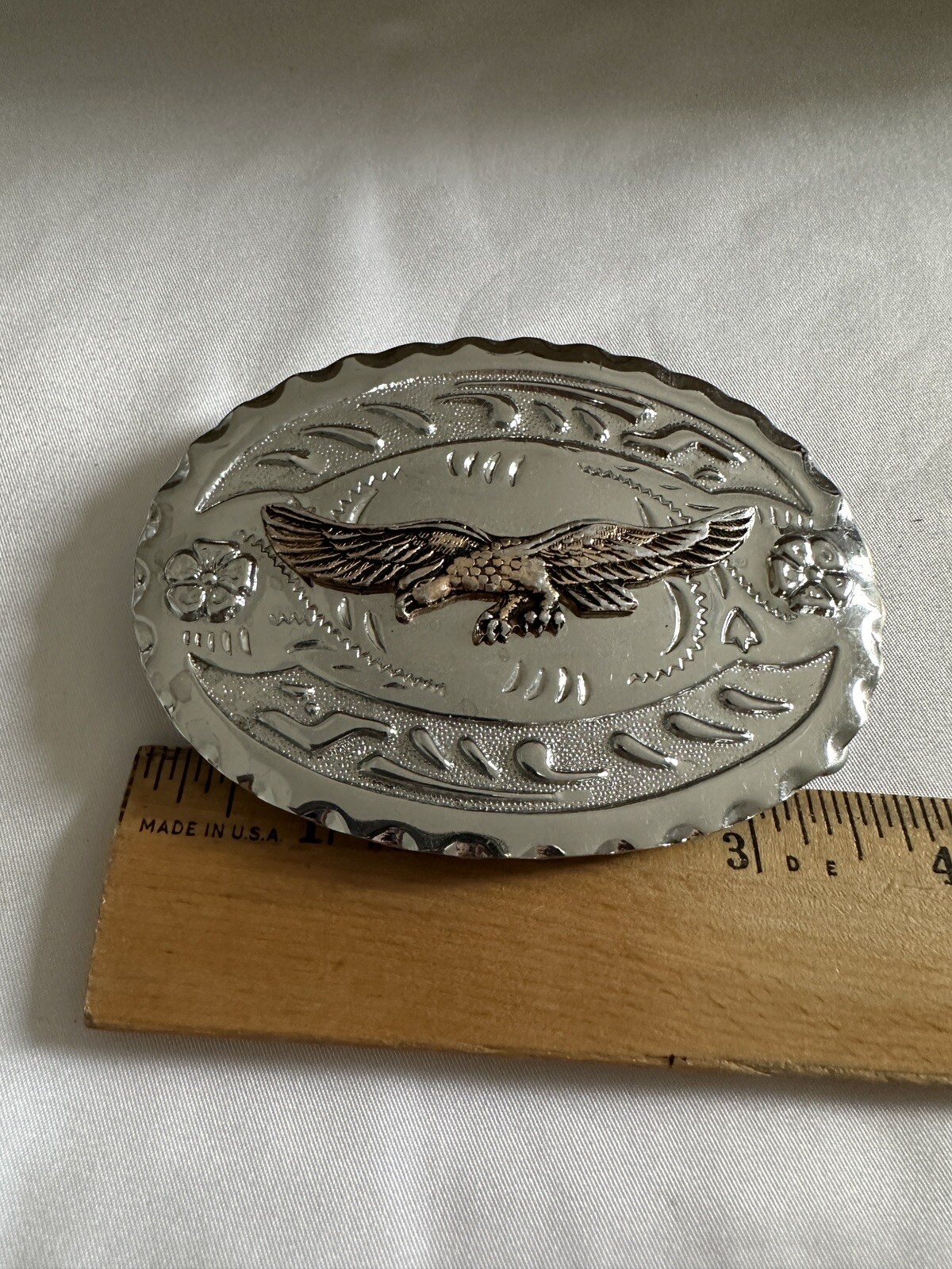 SPREAD WING BRASS TONED EAGLE WESTERN BELT BUCKLE SILVER TONED BACKGROUND