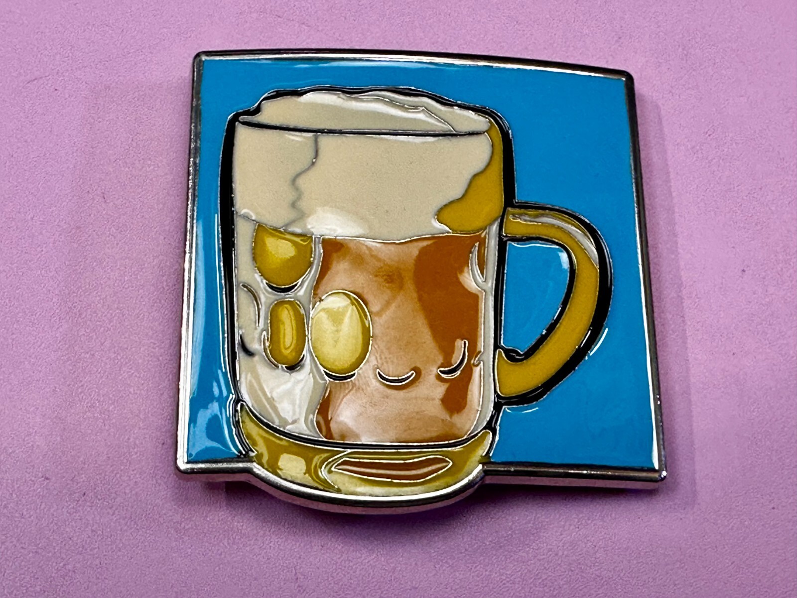 Drinking Glass Beer Mug Overflowing Beer Novelty Bar Gag Gift Belt Buckle