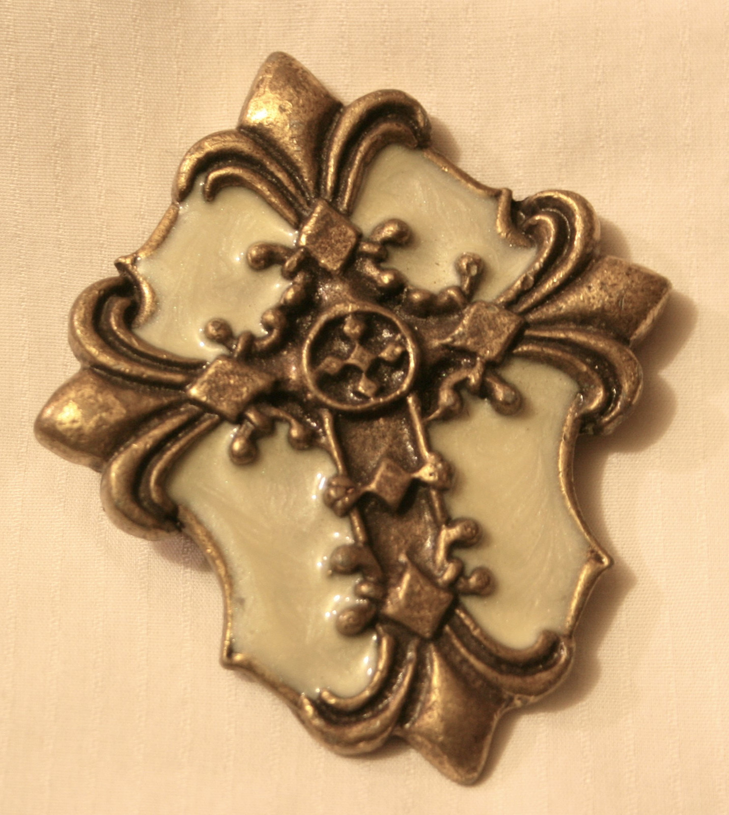 Handsome Heavy Cream Marble Finished Festooned Cross Brasstone Belt Buckle