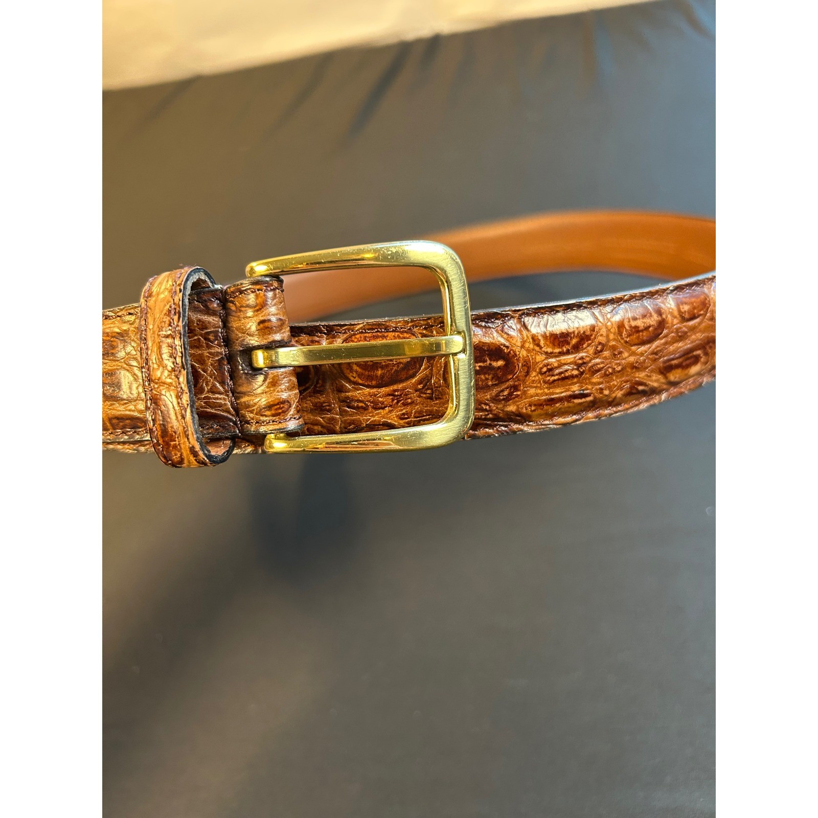 Roundtree and yorke brass buckle all leather crocodile embossed belt old money