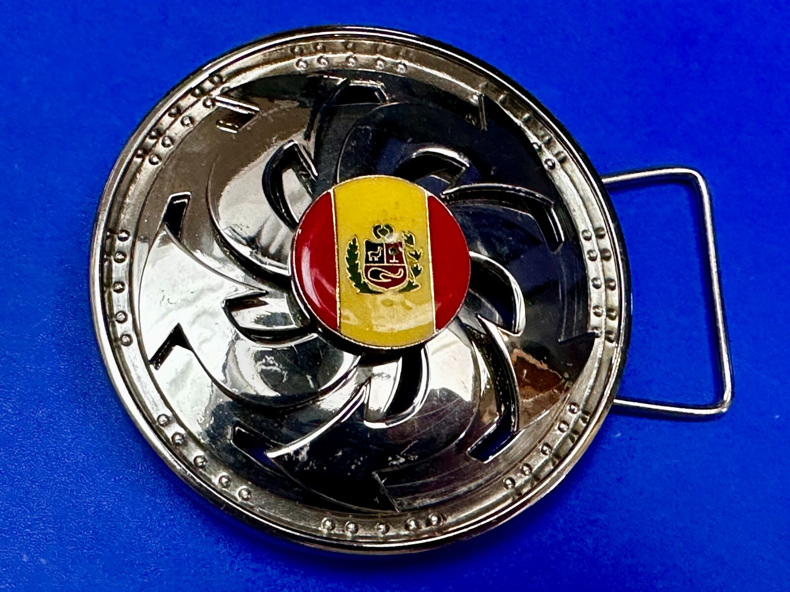 Spinning Centered Peru Flag Yellow & Red Spinner Round Silver Color Belt Buckle
