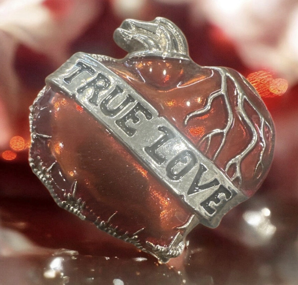 TRUE LOVE FLAMING HEART WITH BARBED WIRE BELT BUCKLE TATTOO STYLE US MADE NEW!