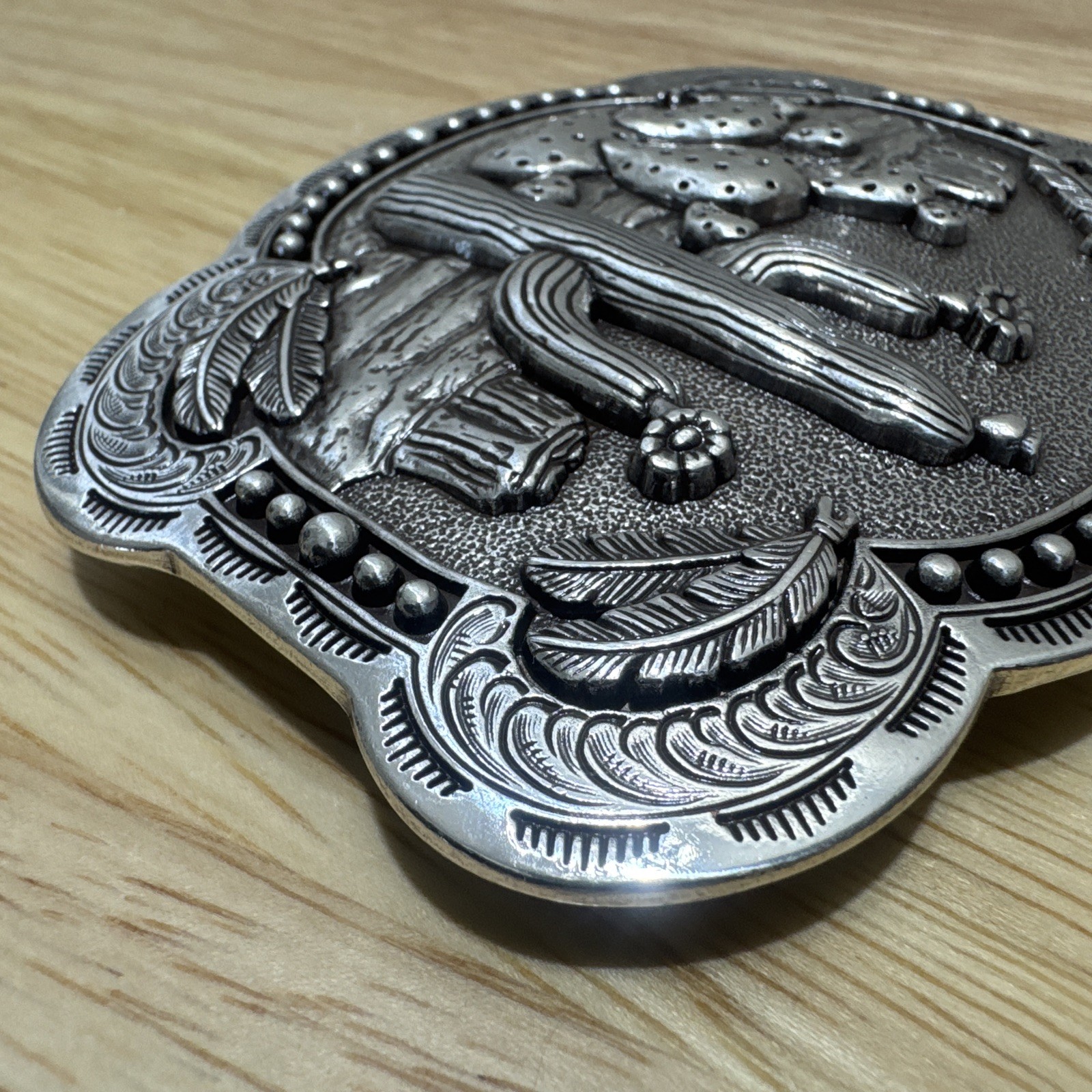 Blazin Roxx Western Nocona Belt Buckle Cactus Feathers NIB 37597