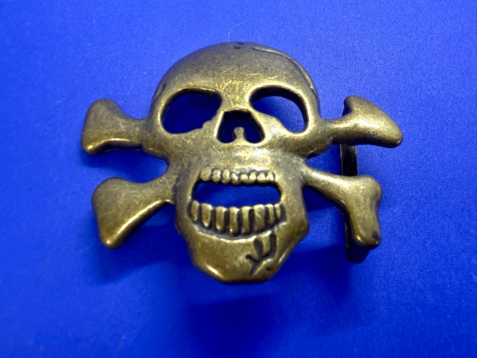 Creepy Skull Crossbones See-Trough Halloween Cutout Belt Buckle For 1.25&Prime; Belt