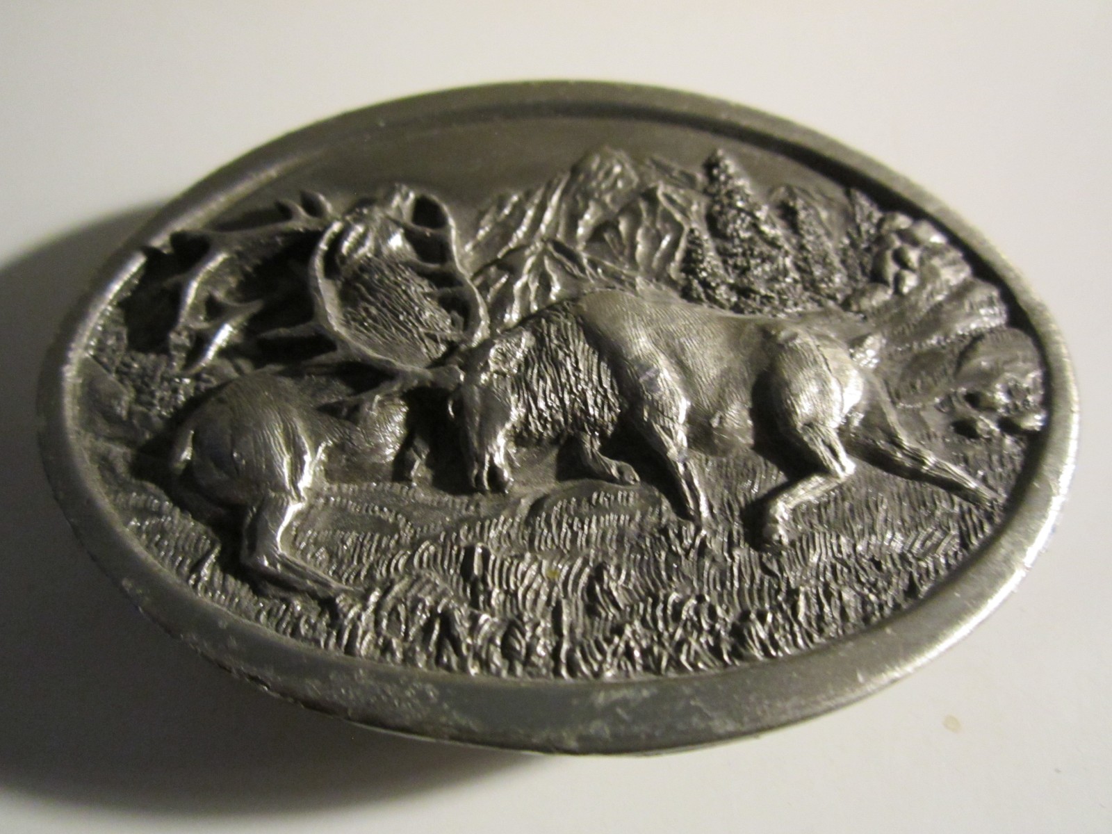 1983 DEER LOCKING HORNS SCENE BELT BUCKLE HEAVY – GW-26