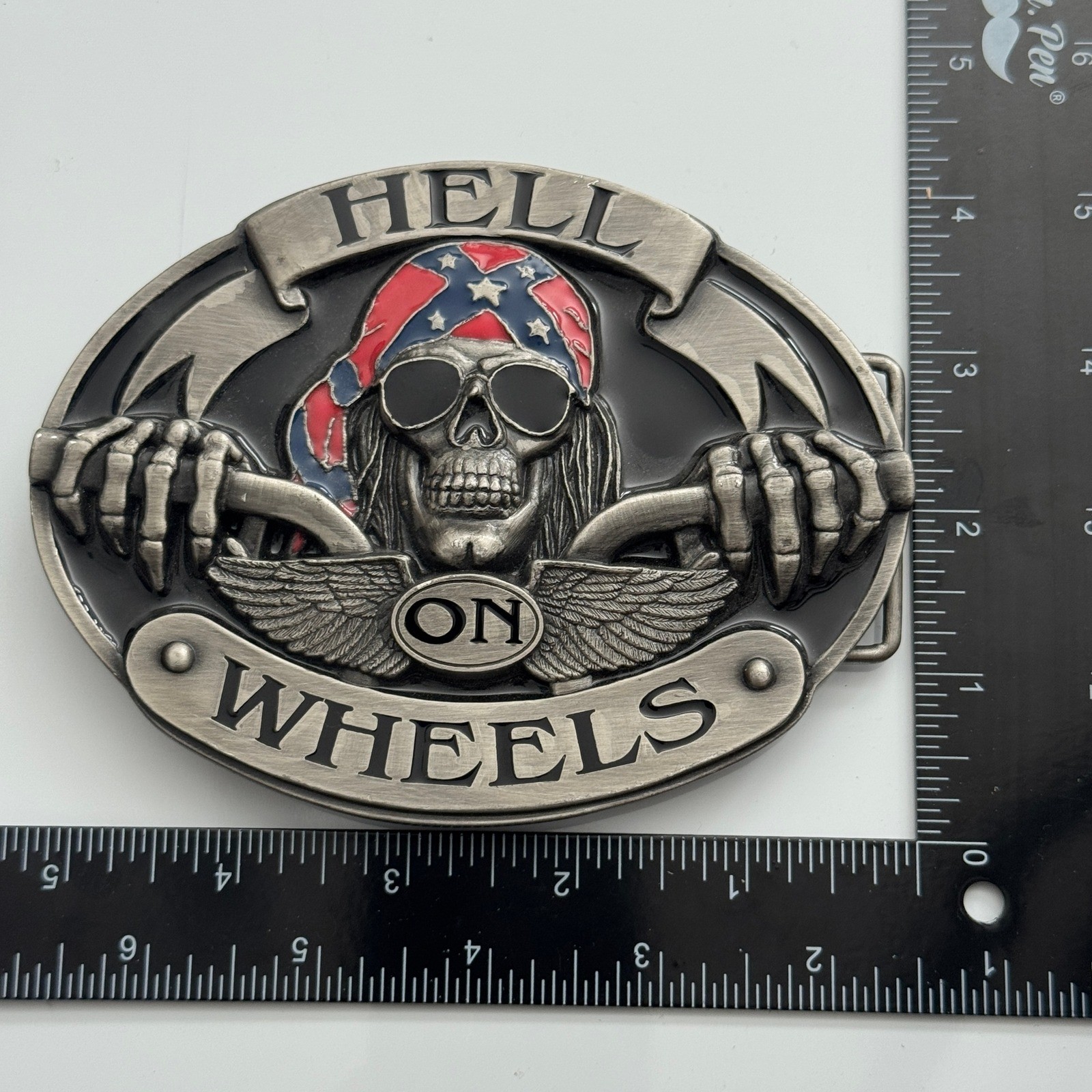 Siskiyou Hell on Wheels Skull Bandana Sunglasses Pewter Belt Buckle OS300