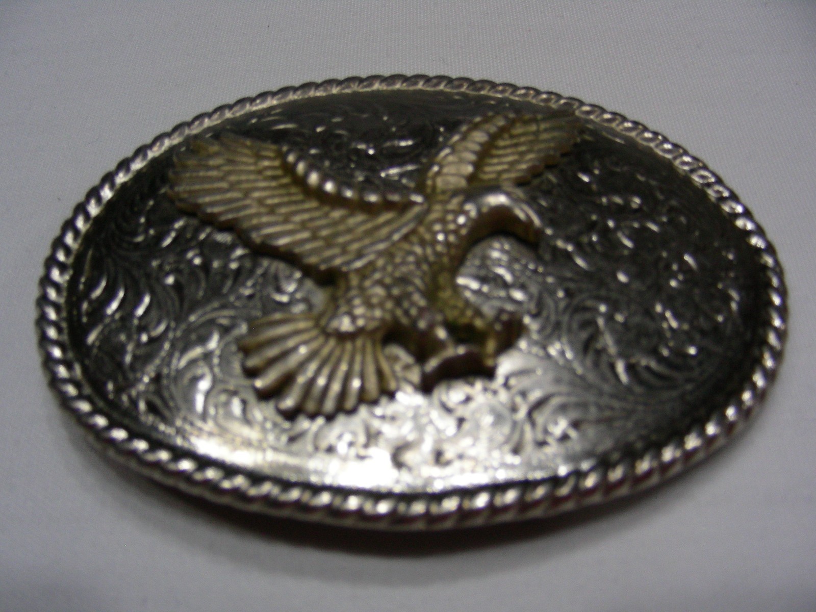 SLIVER EAGLE – ROUND – 2.75&Prime; X 3.5&Prime; METAL BELT BUCKLE!