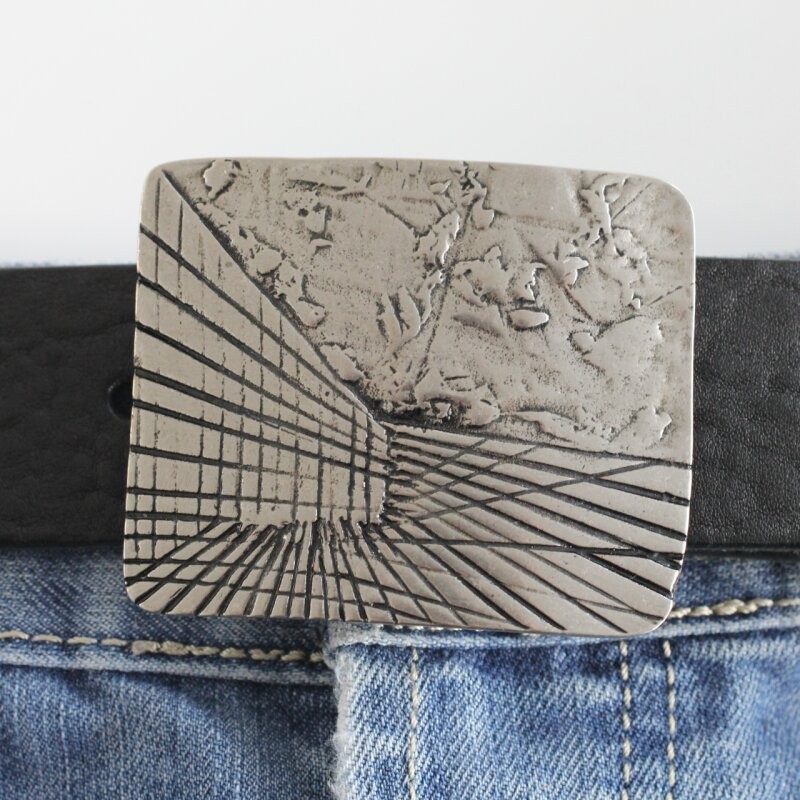 Perspective Lines Belt Buckle with Textured Relief in Antique Silver Look