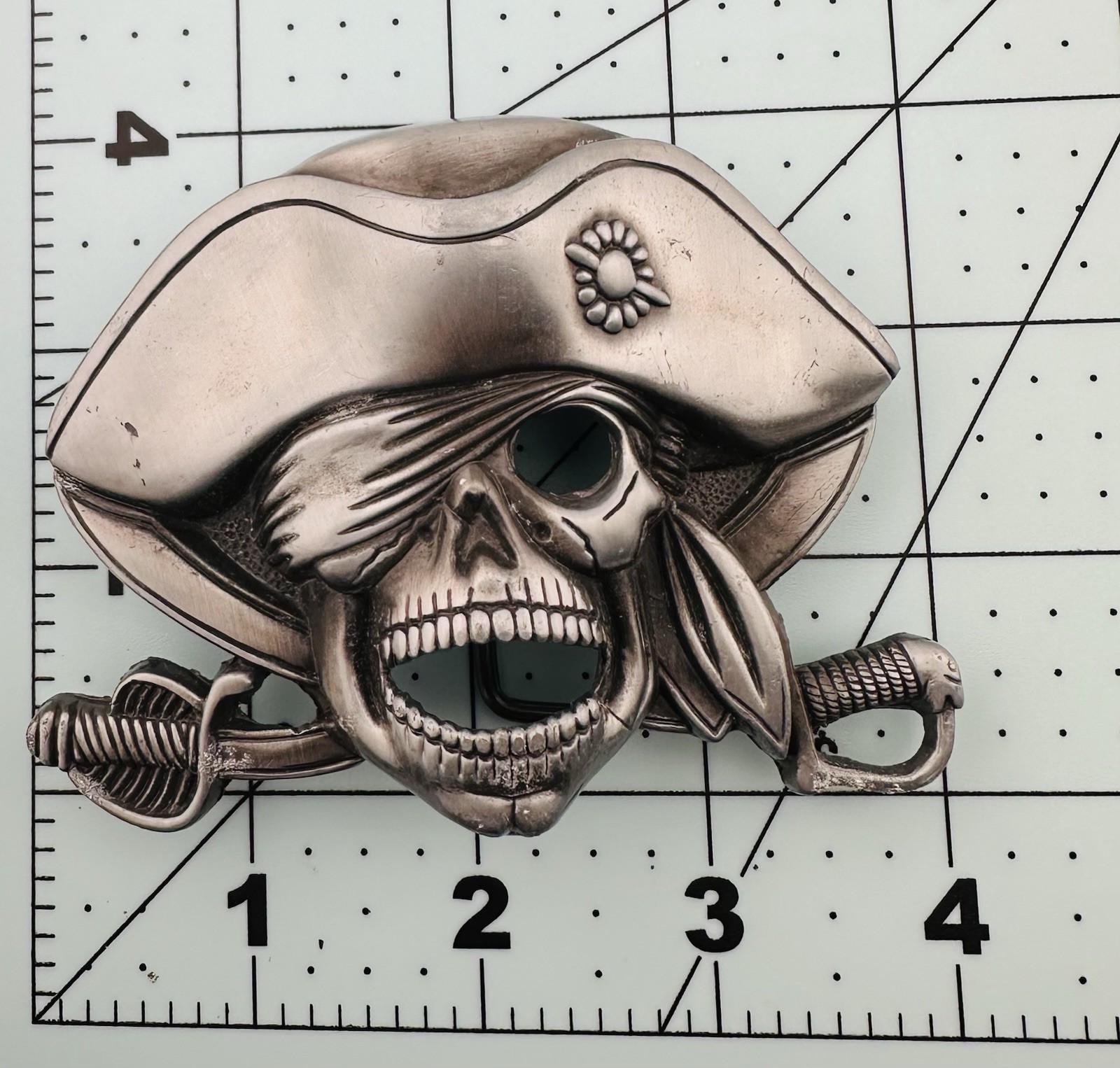3D Pirate Jolly Roger Metal Belt Buckle Silver Tone Swashbuckler Swords 4&Prime;x 3&Prime;