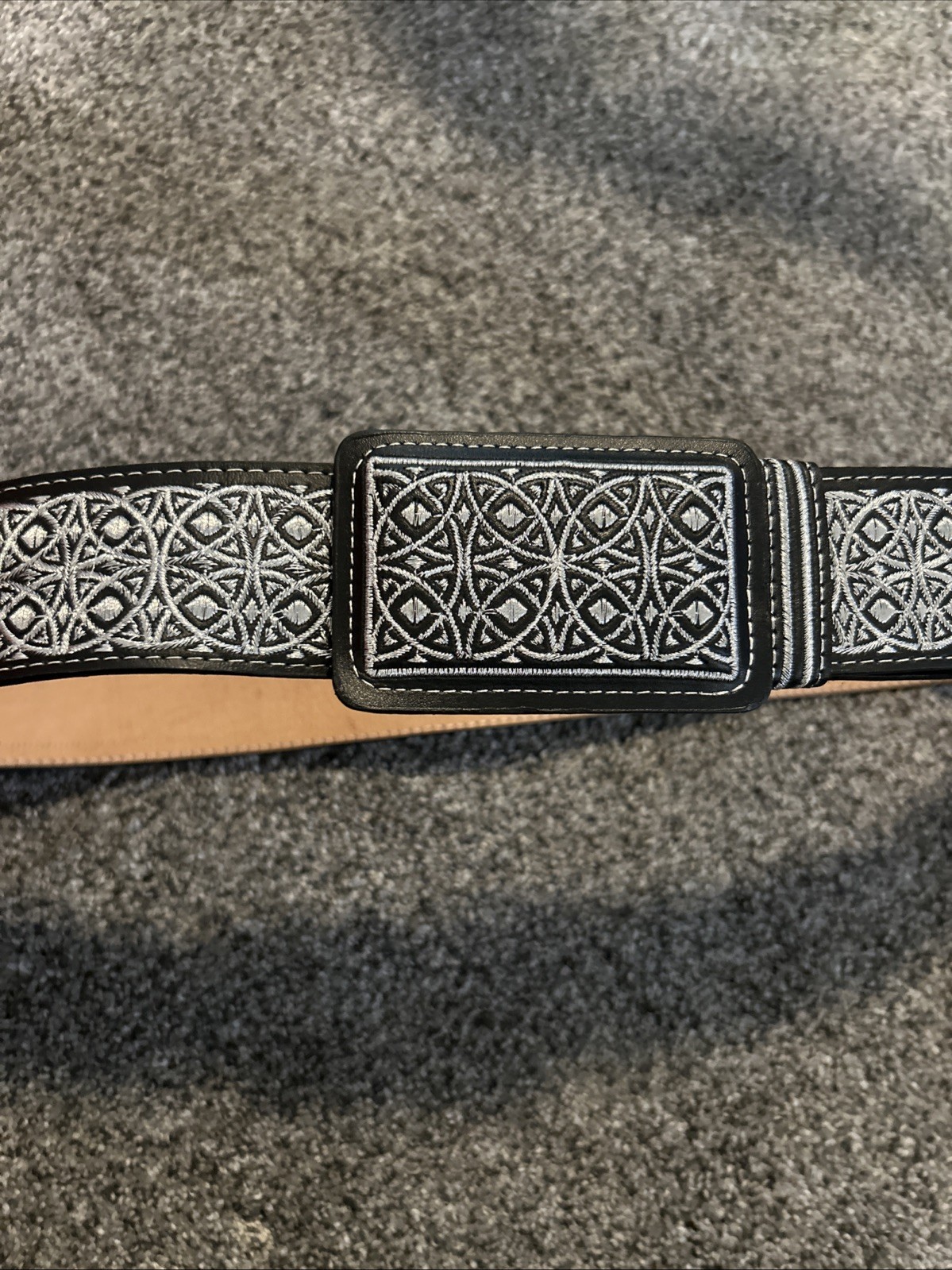 YAC Leather And Silk Black And Silver Design Belt And Buckle Pre-owned; 42