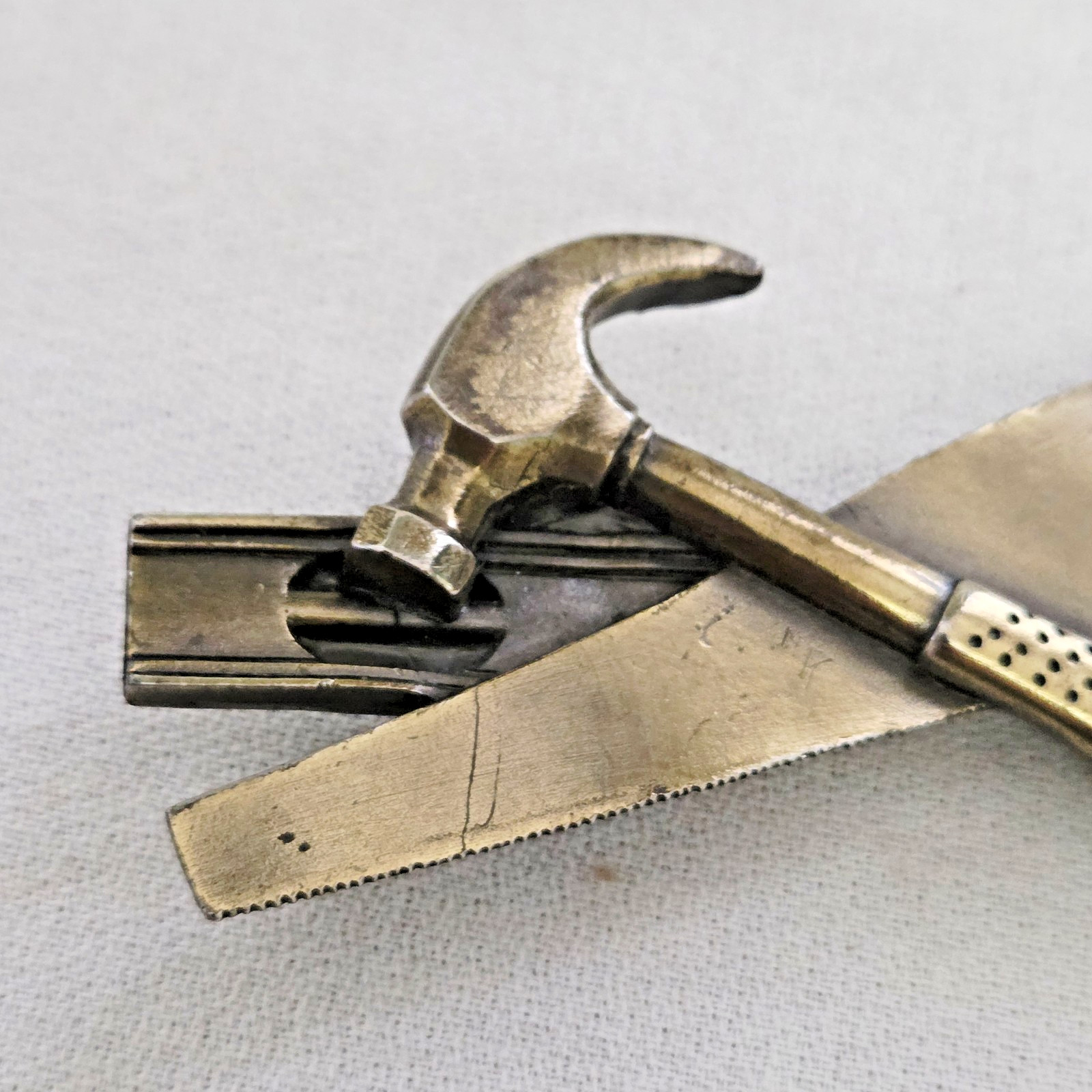 Belt Buckle – The Great American Buckle Co 1981 Carpenter&rsquo;s Tools (with wear)