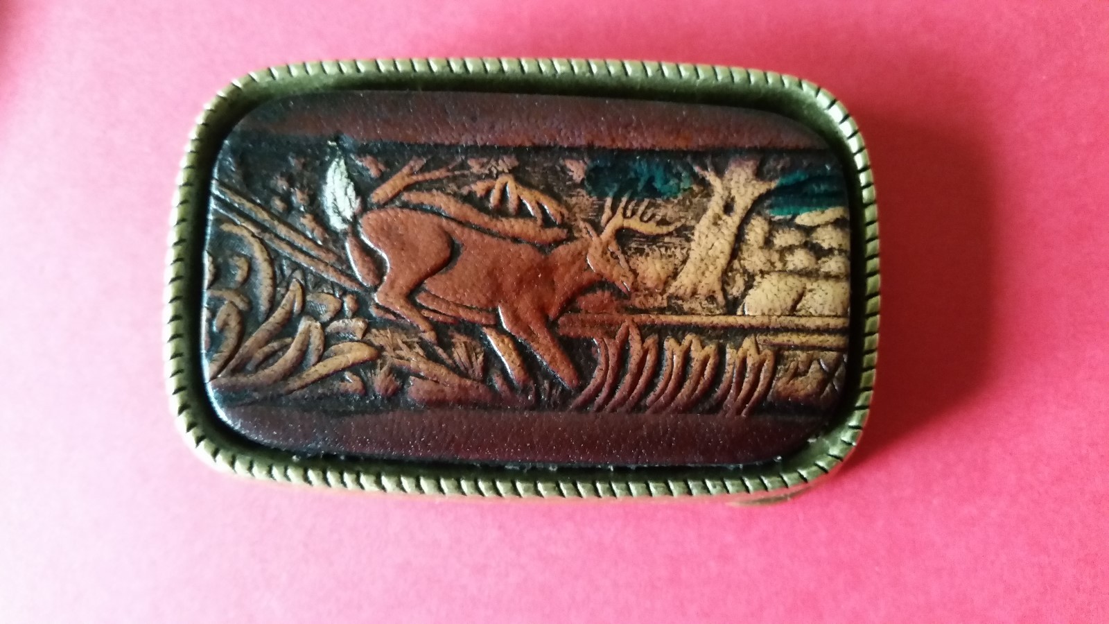VINTAGE DEER Whitetail Genuine Leather Leather Buckle Made in USA – New