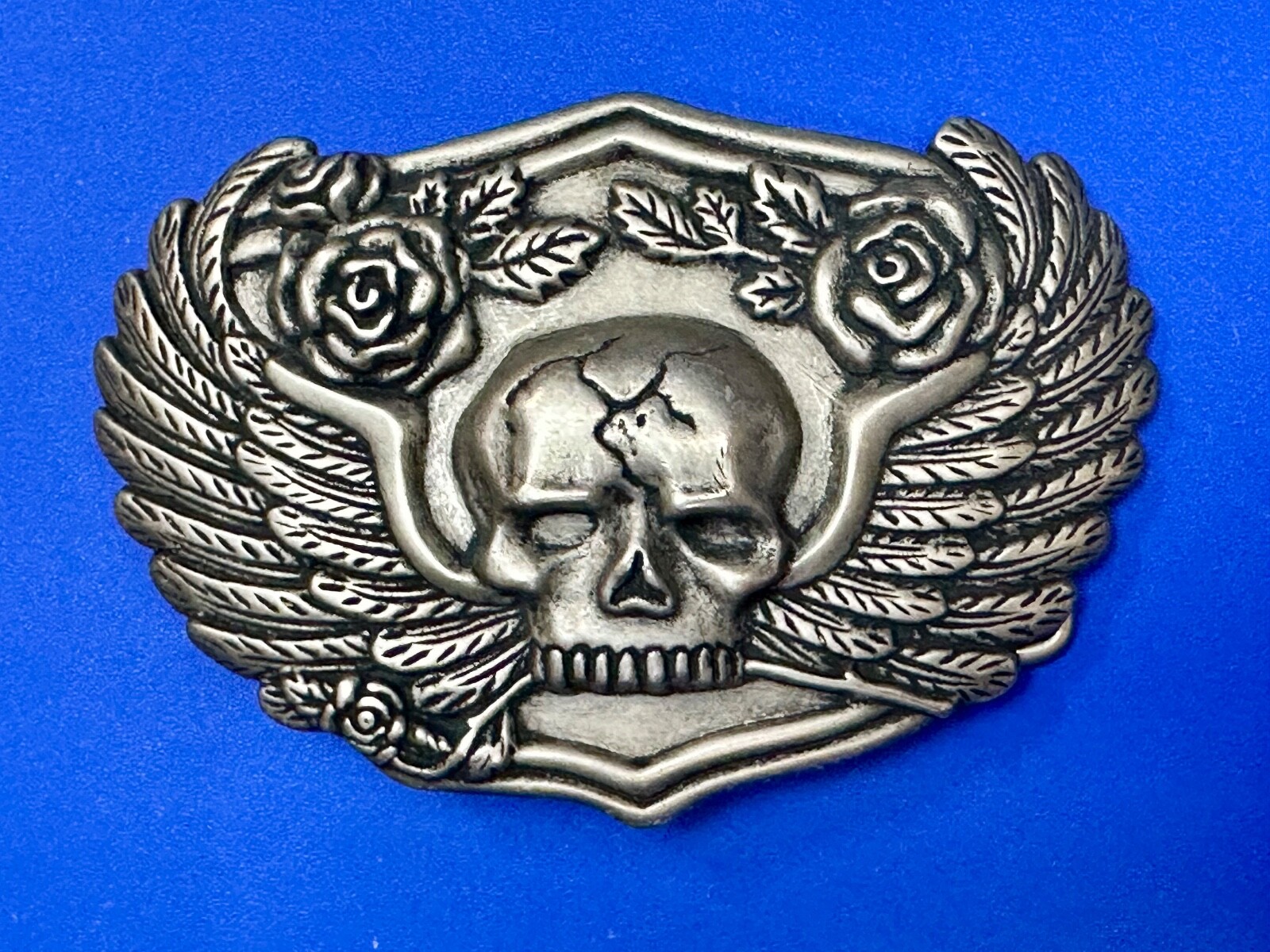 Dimensional Skull Head With Wings And Flowers – Raised Belt Buckle