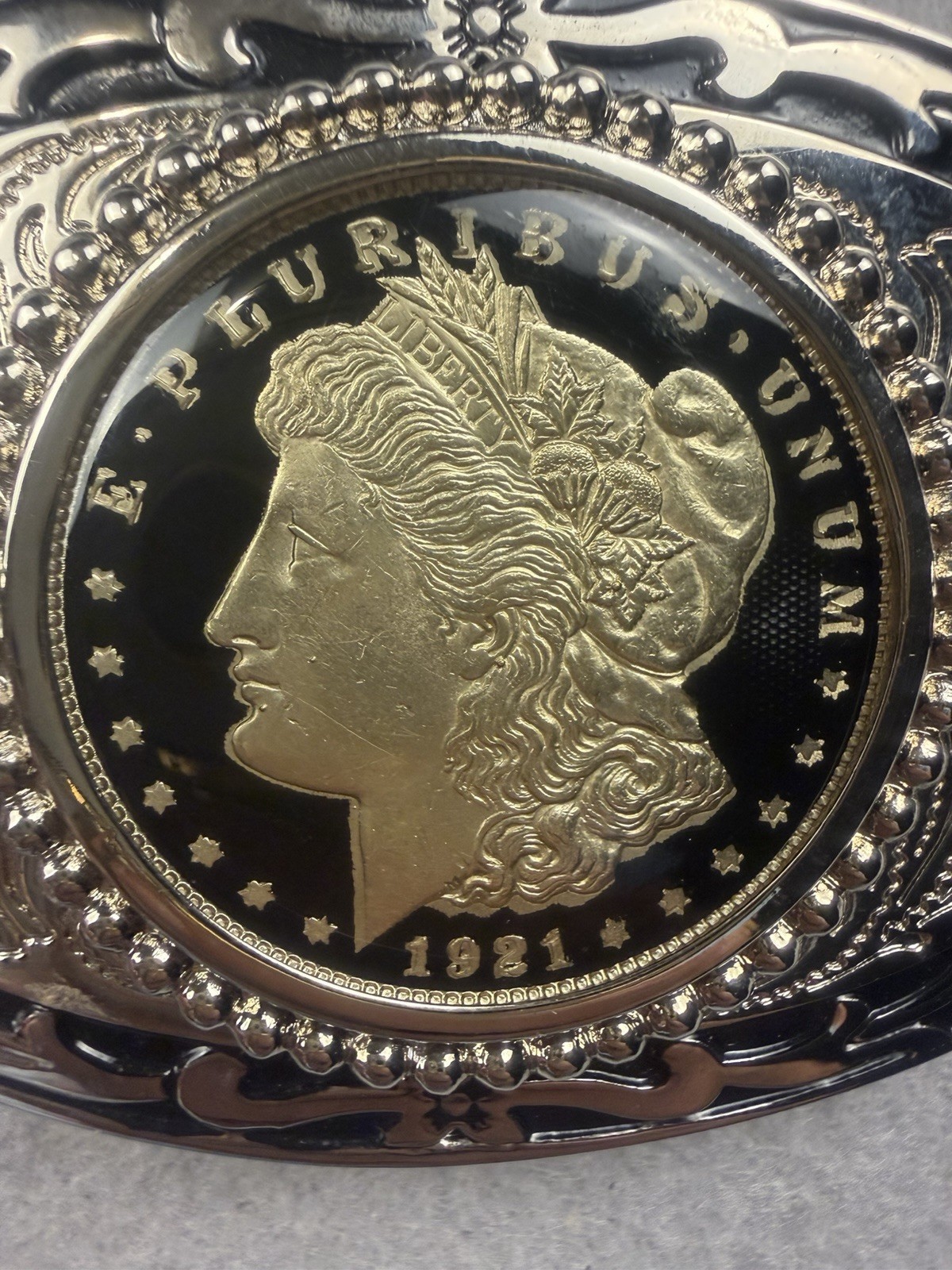 Men&rsquo;s Western Oval Metal Belt Buckle 1921 Morgan Silver Coin E PLURIBUS UNUM