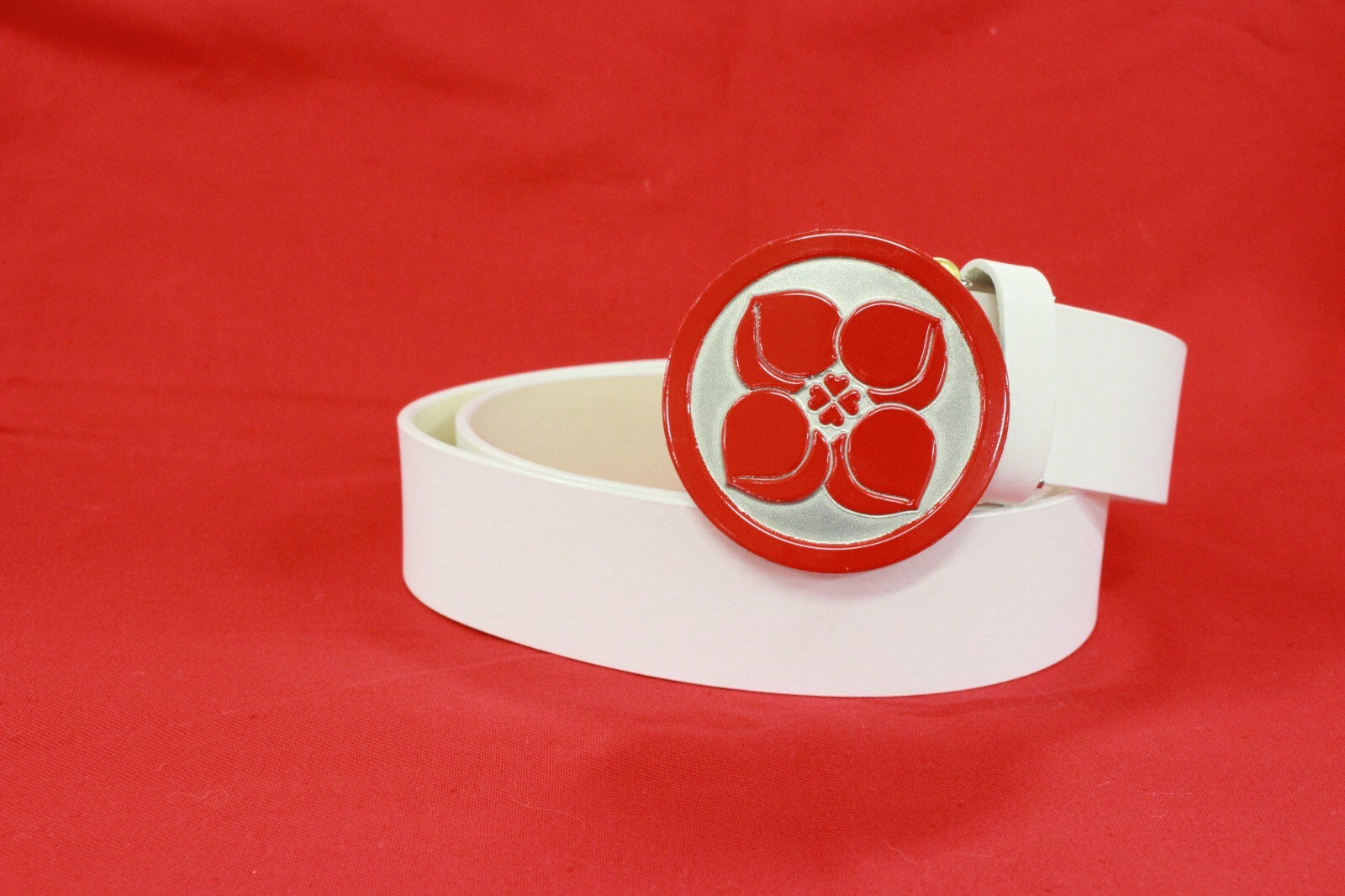 Red Silver Pop Buckle Peach Four Leaf Clover White Leather Round Adjustable Belt