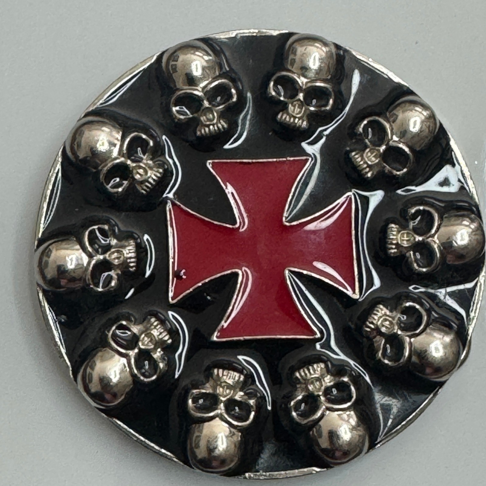 Round Skull Knights Templar Cross Belt Buckle Silver Tone Black Red Metal