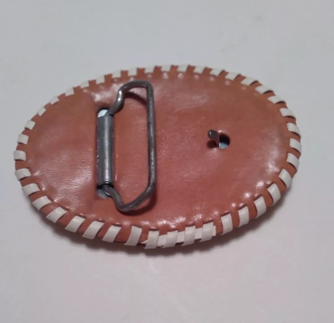 New Mens/Boys Tan Leather Fish Bass 4.5×3.0 Oval Laced Edge Belt Buckle