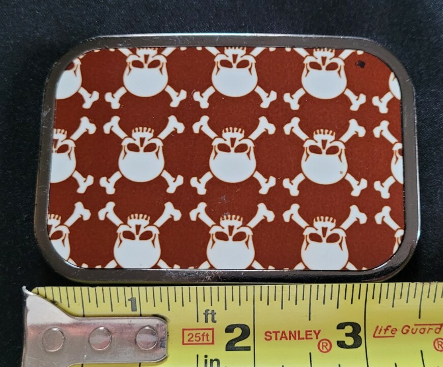 SKULL AND CROSSBONES PIRATE CROSS BONES RED WHITE PATTERN BELT BUCKLE DOWN
