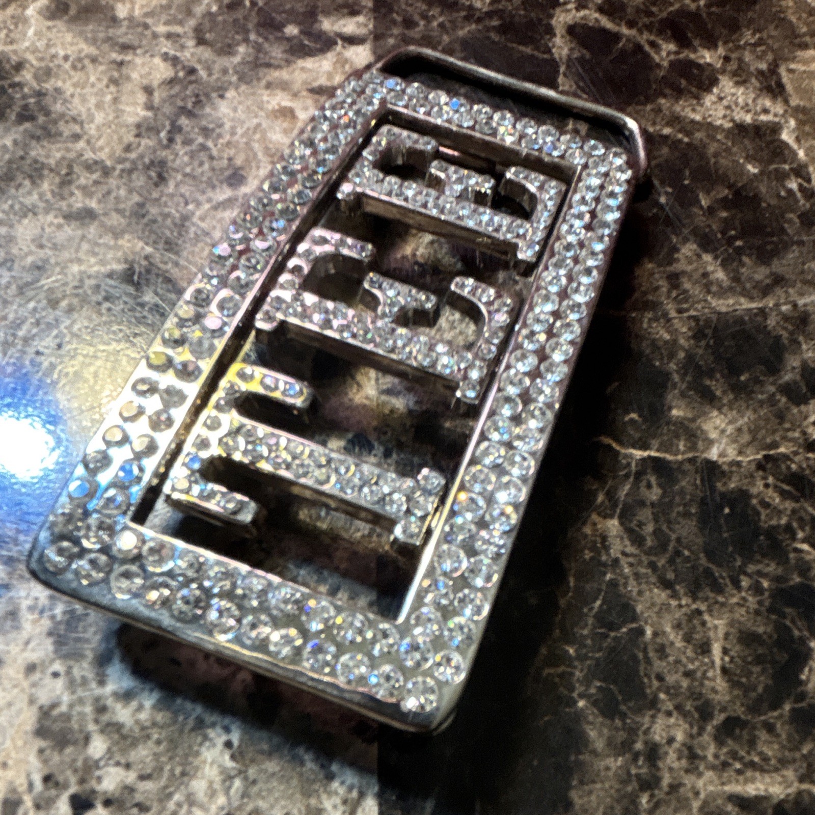 Men&rsquo;s Silver/Clear Rhinestone Bling « TEE » Metal Clip Belt Buckle 1.5 in