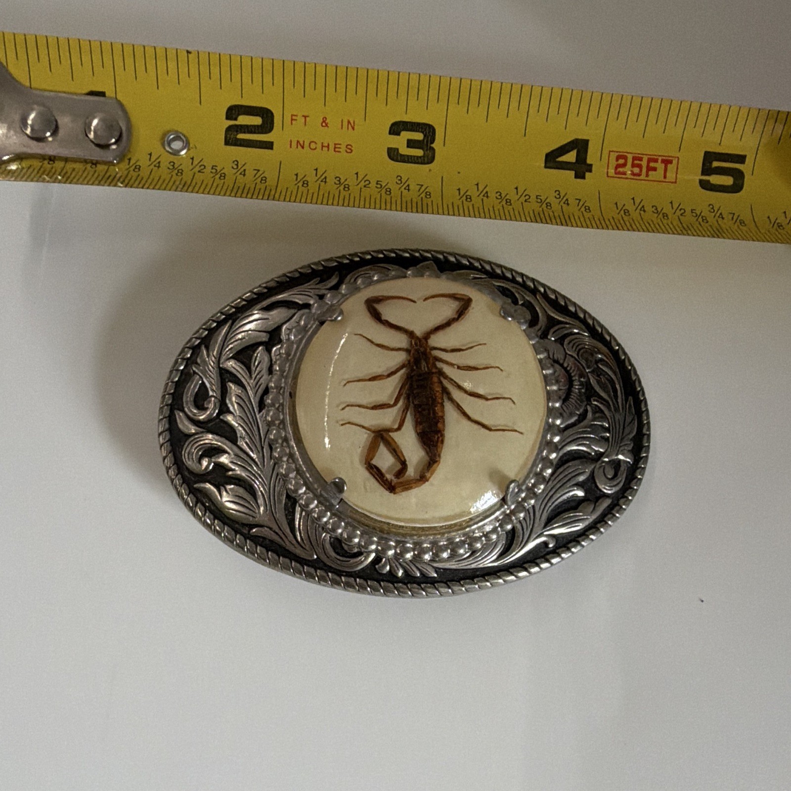 Men&rsquo;s Western Oval Scorpion Engraved Metal Belt Buckle Fits 1.5 in Belt