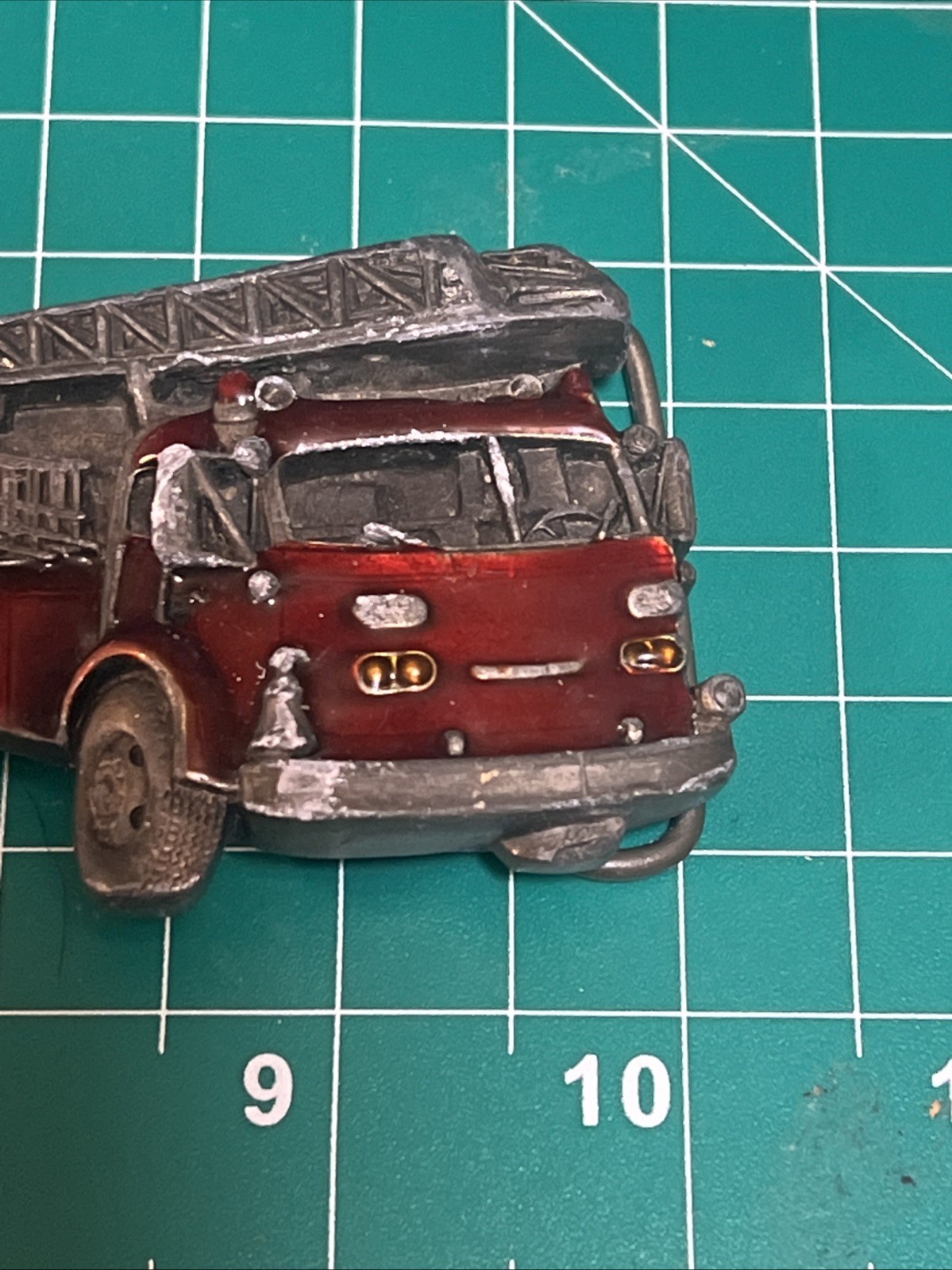 RED FIRE LADDER TRUCK SHAPED CUTOUT BELT BUCKLE BERGAMOT BRASS WORKS USA 1978