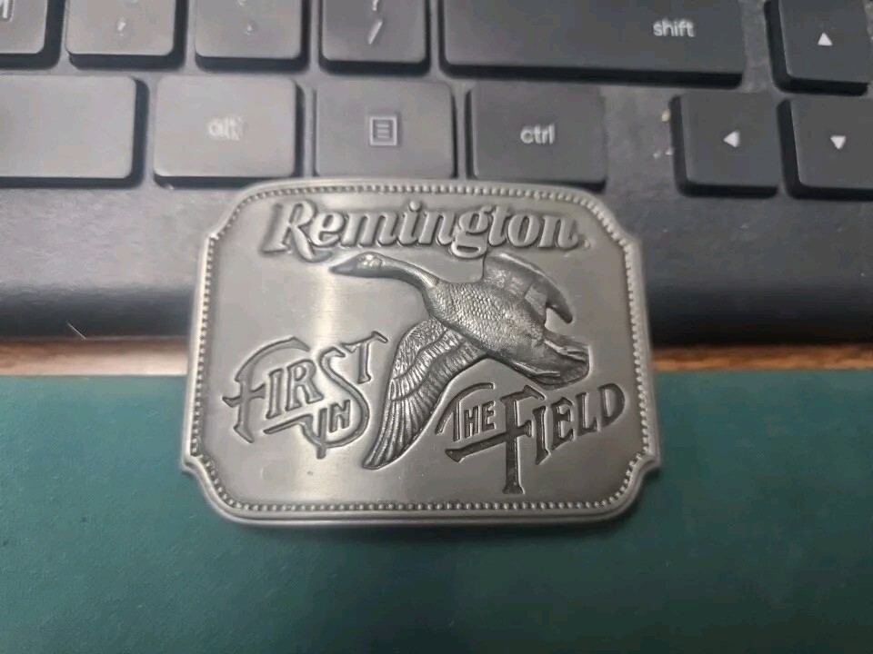 VINTAGE 1980 REMINGTON ARMS FIRST IN THE FIELD CANADA GOOSE PEWTER BELT BUCKLE