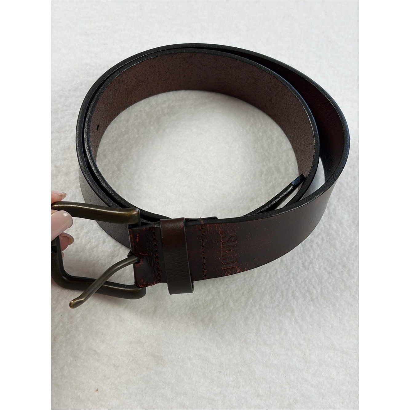 Levi&rsquo;s Men&rsquo;s Dark Brown Leather Belt with Brushed Metal Buckle 34&Prime;