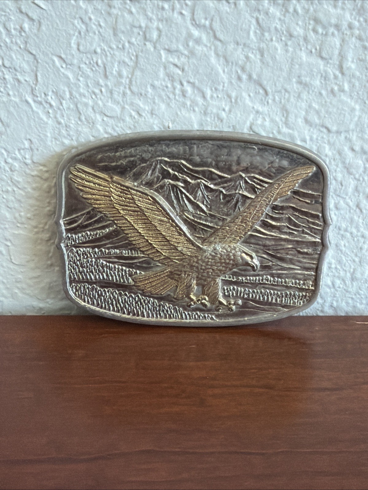 Vintage 70s WESTERN SILVER & GOLD TONE METAL BELT BUCKLE SOARING AMERICAN EAGLE