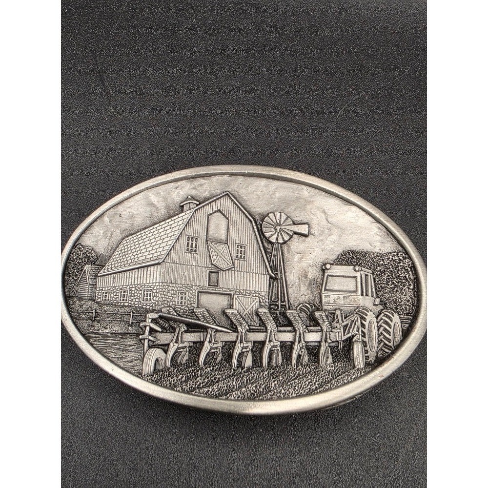 VTG Belt Buckle BARN 1984 Bergamot Brass Works Pewter Farming T 149 USA Farmer