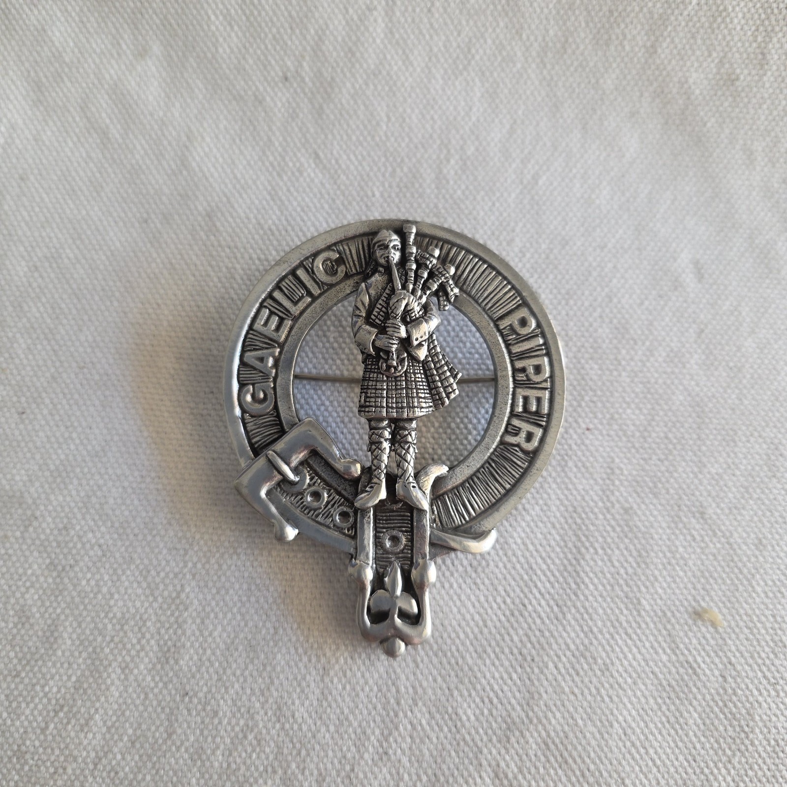 Rectangle Pewter Clan Belt Buckle w/ Pewter Gaelic Piper Crest Pin (Removeable)