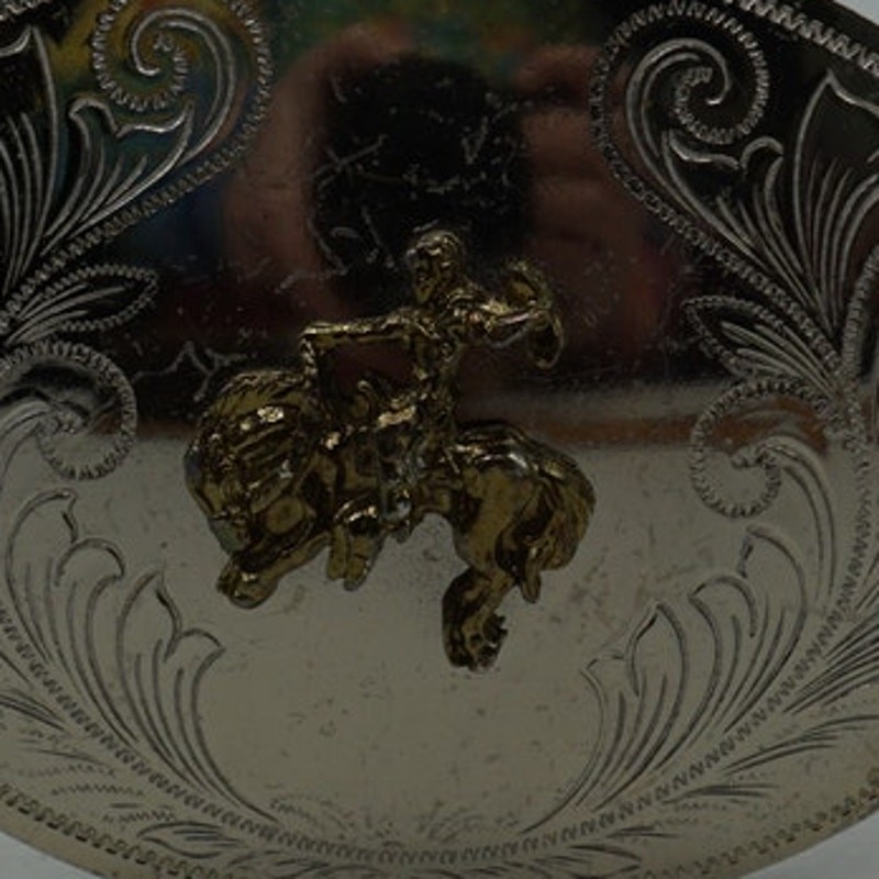 Western Silver Tone Oval Belt Buckle Gold Tone Bronc Rider Engraved Scroll 3.75&Prime;