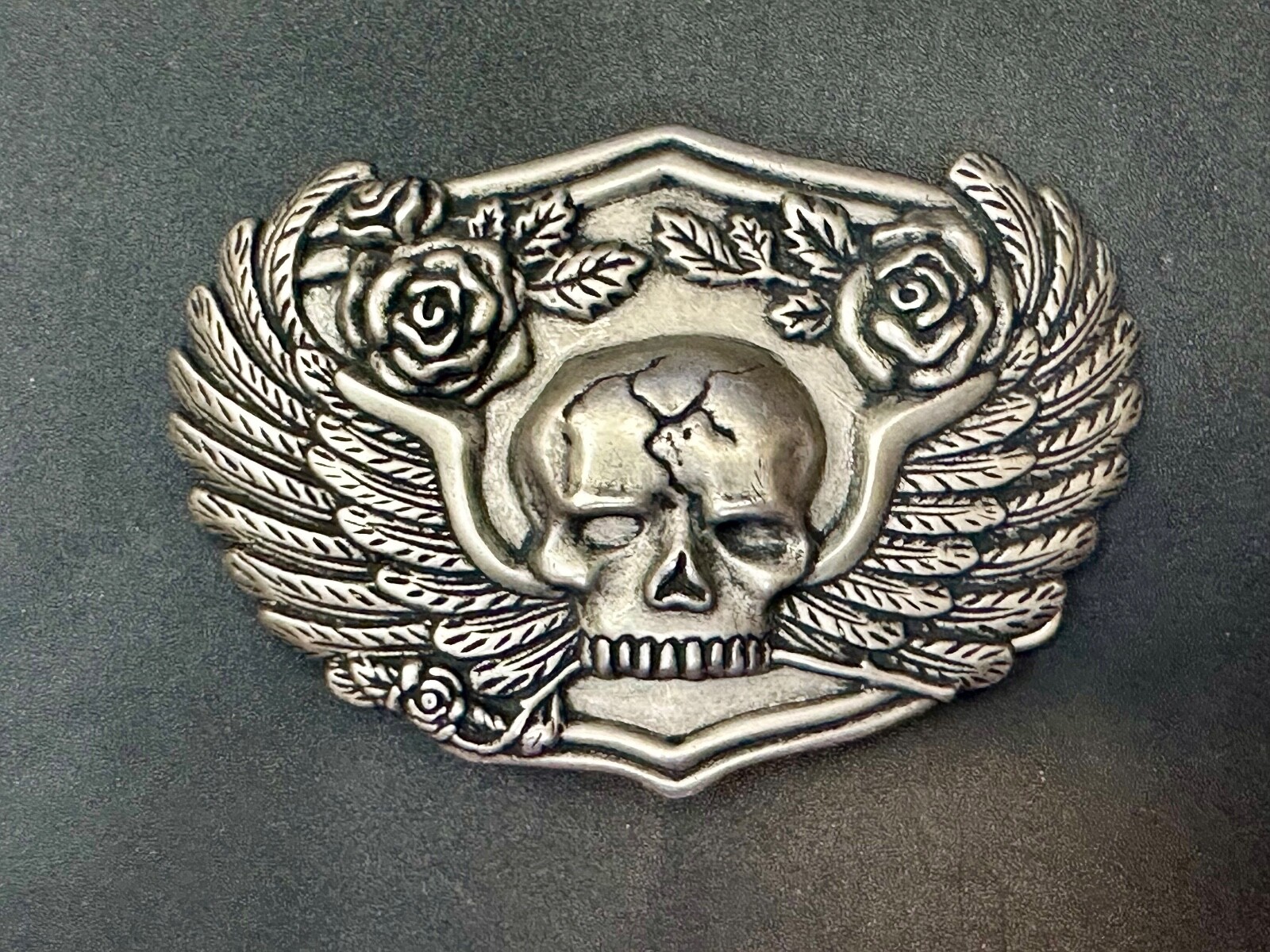 Dimensional Skull Head With Wings And Flowers – Raised Belt Buckle