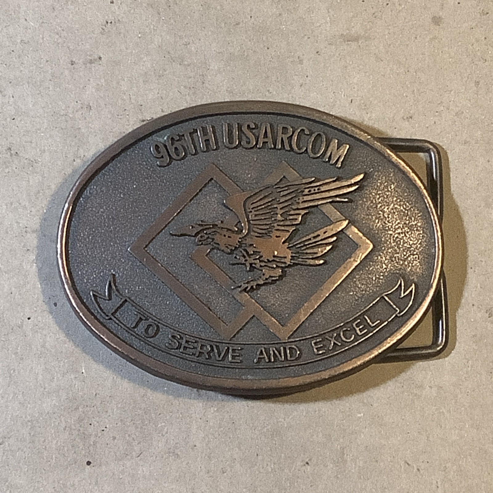 Vintage 96th Usarcom Metal Badge RjC To Serve And Excel INV-AT26