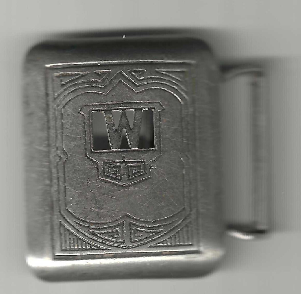 Vintage initial « W » Emerco plate belt buckle by Modern in excellent condition