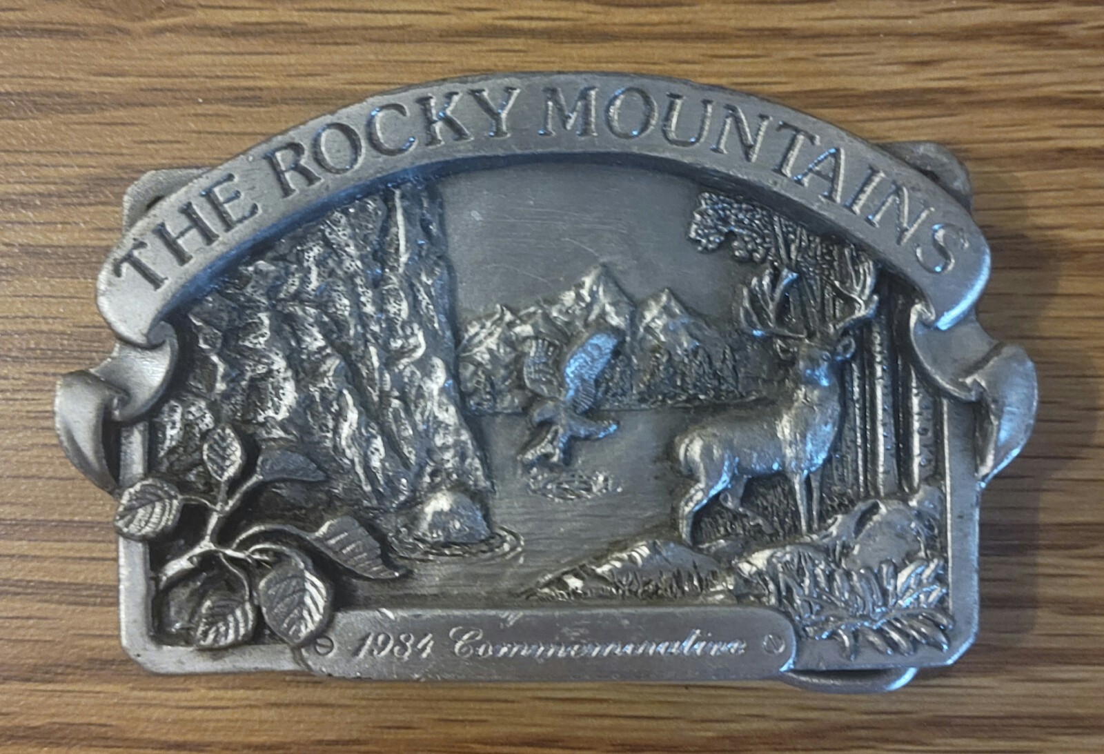 Vintage 1984 Siskiyou « The Rocky Mountains » Commemorative Belt Buckle w/Stand