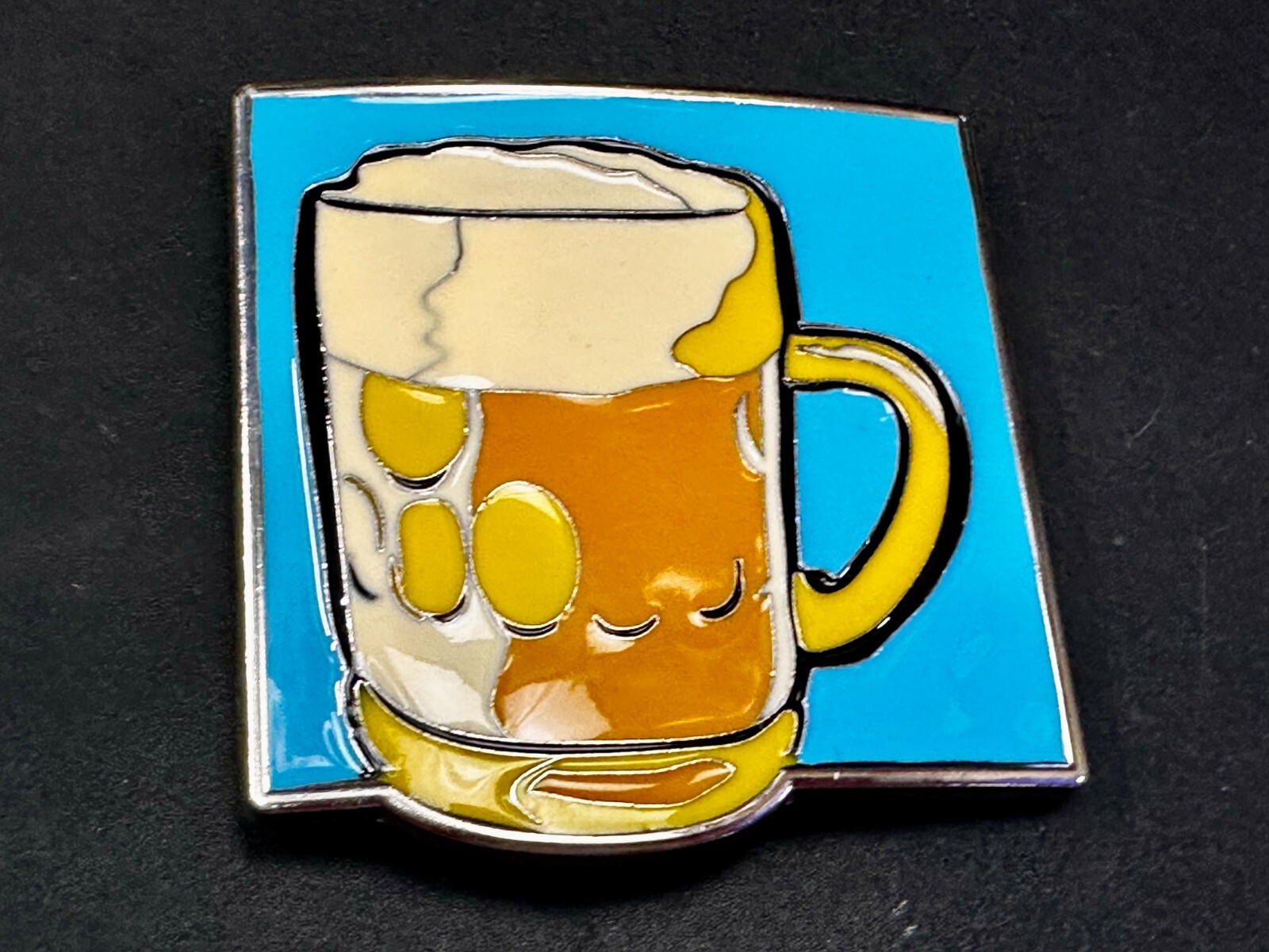 Drinking Glass Beer Mug Overflowing Beer Novelty Bar Gag Gift Belt Buckle