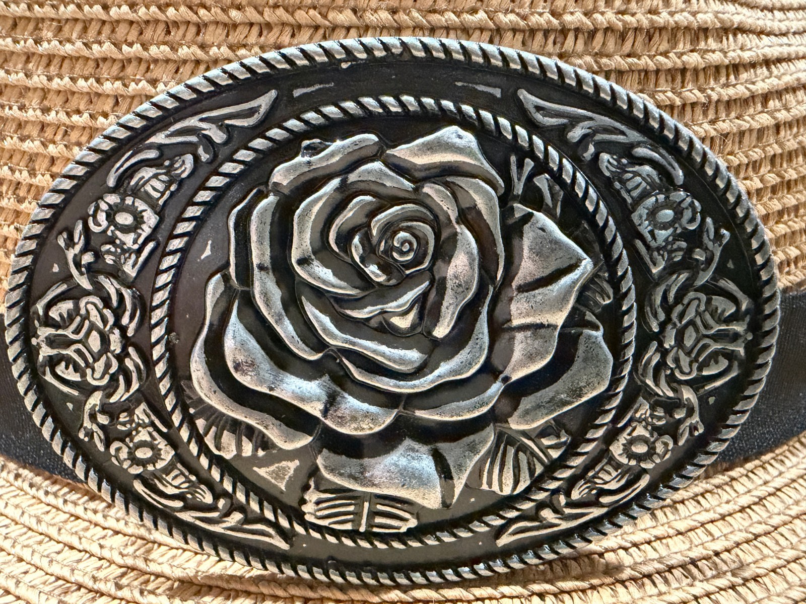 Antiqued Silver Oval Western Cowboy Rose Floral & Vine Belt Buckle