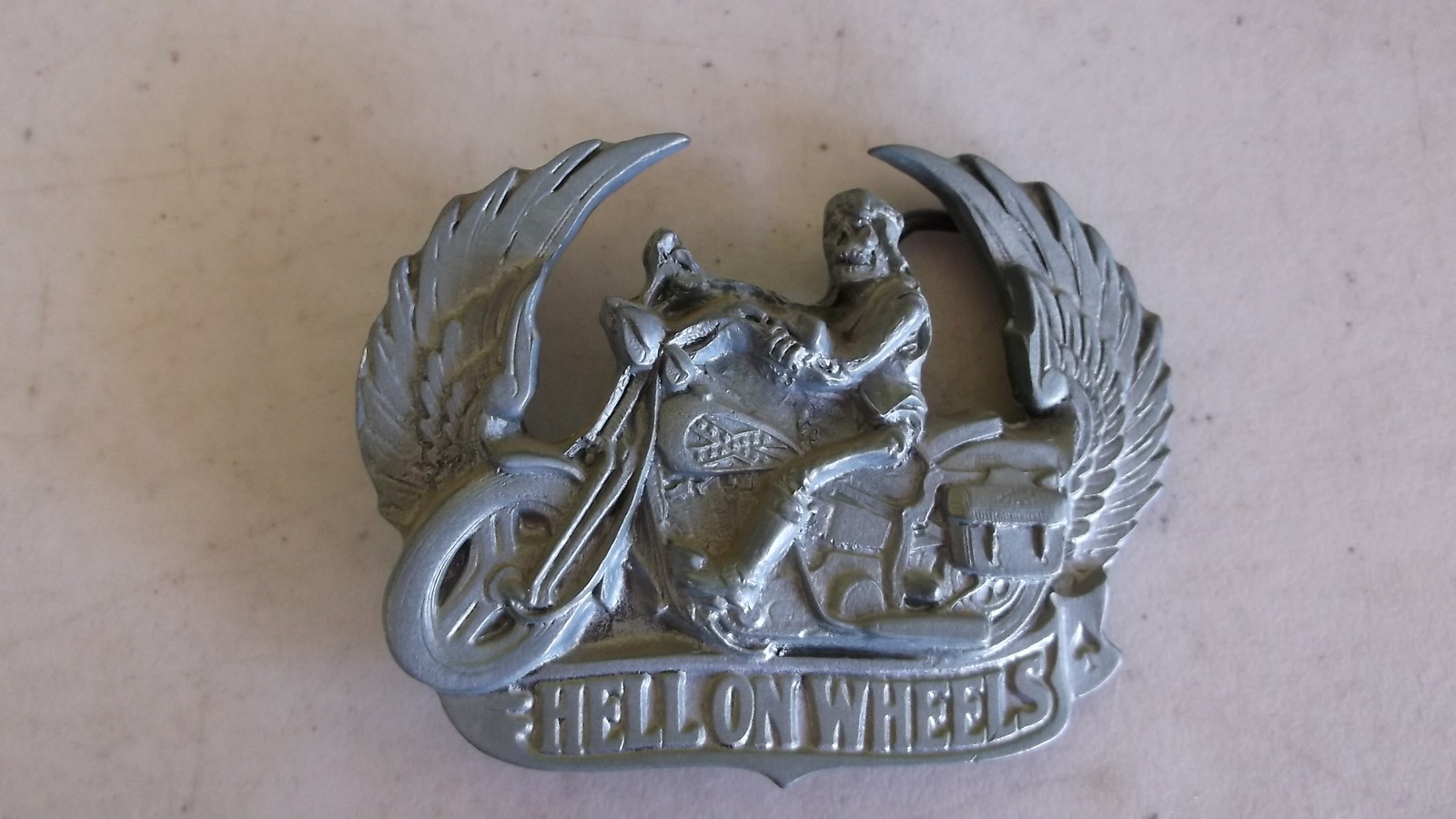 Motorcycle Belt Buckle « Hell On Wheels » New Novelty Pewter