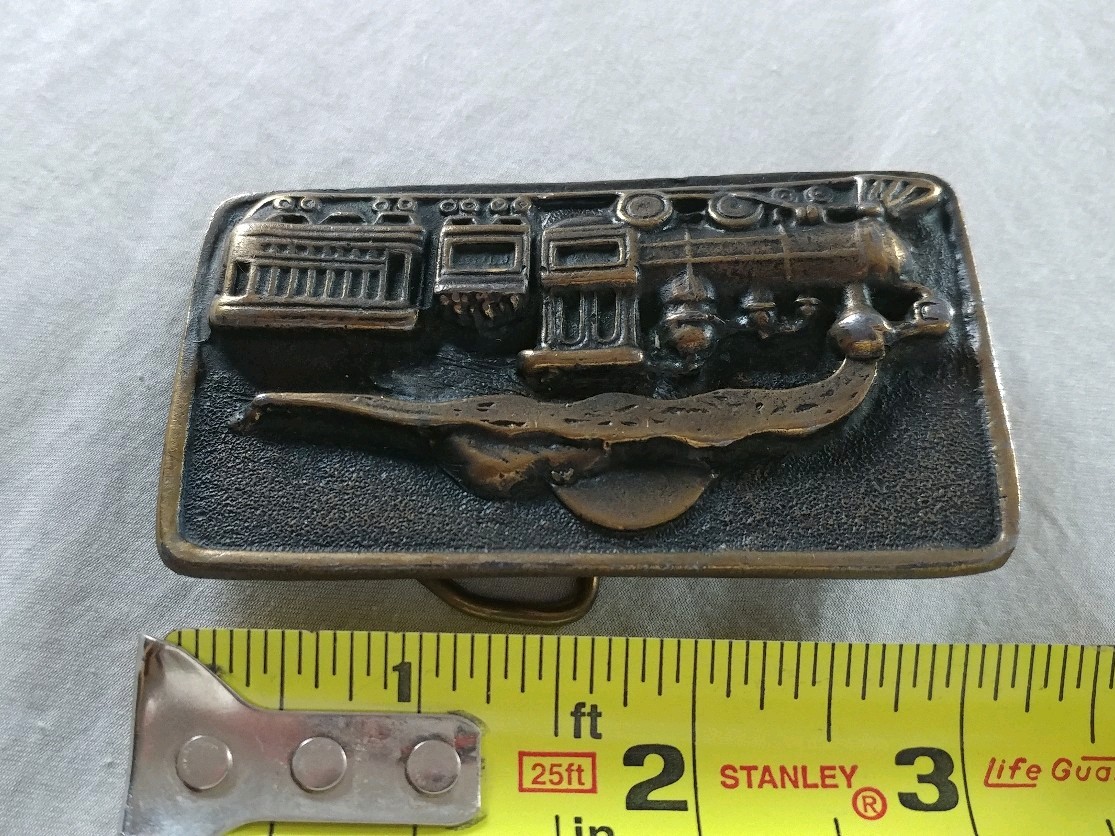 TRAIN STEAM ENGINE RUNNING SKY MOUNTAIN DARK BRASS TONE VINTAGE LOOK BELT BUCKLE