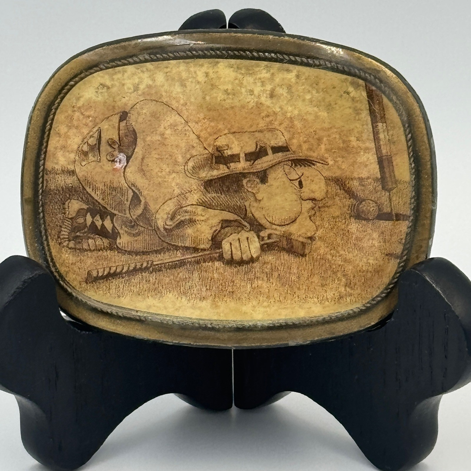 Vintage Golf Humor Scrimshaw Style Belt Buckle Golfer Putting Brass Tone Oval
