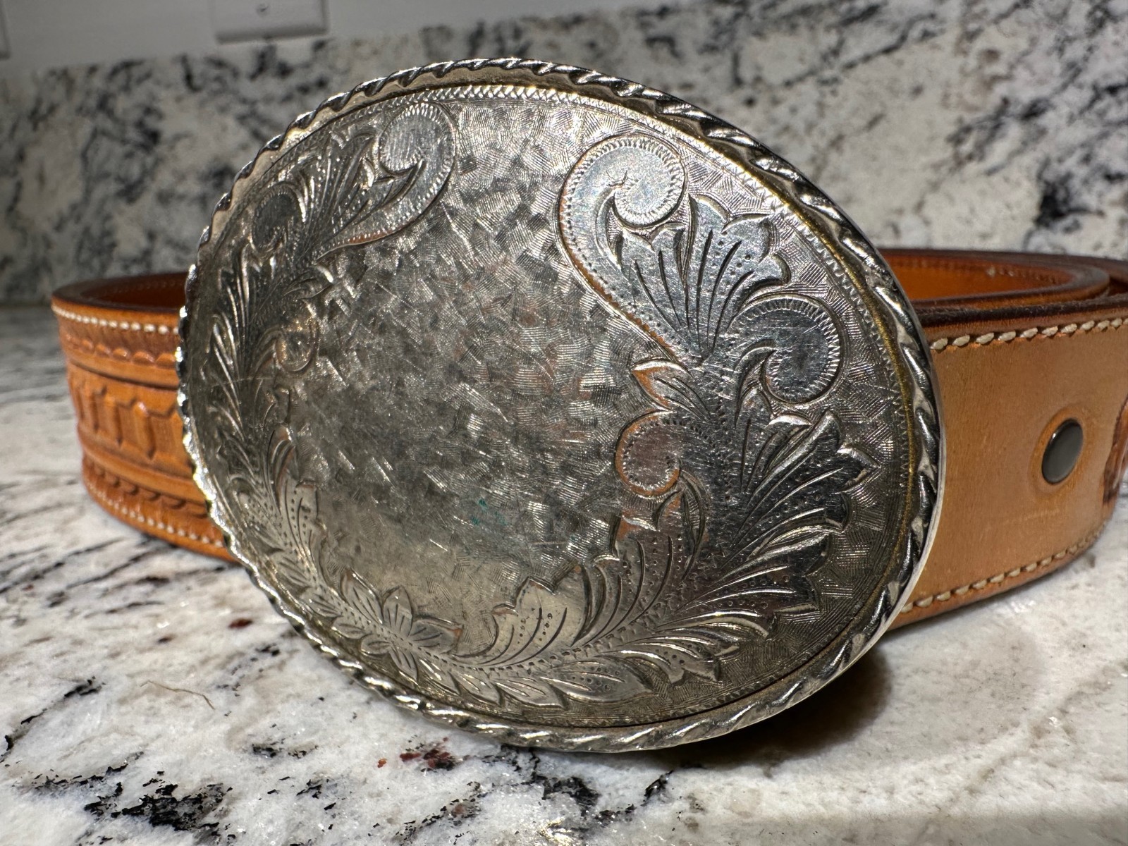 WINDMILL HANDTOOLED Leather w/ USA Silver Tone Vintage Western Belt Buckle Oval
