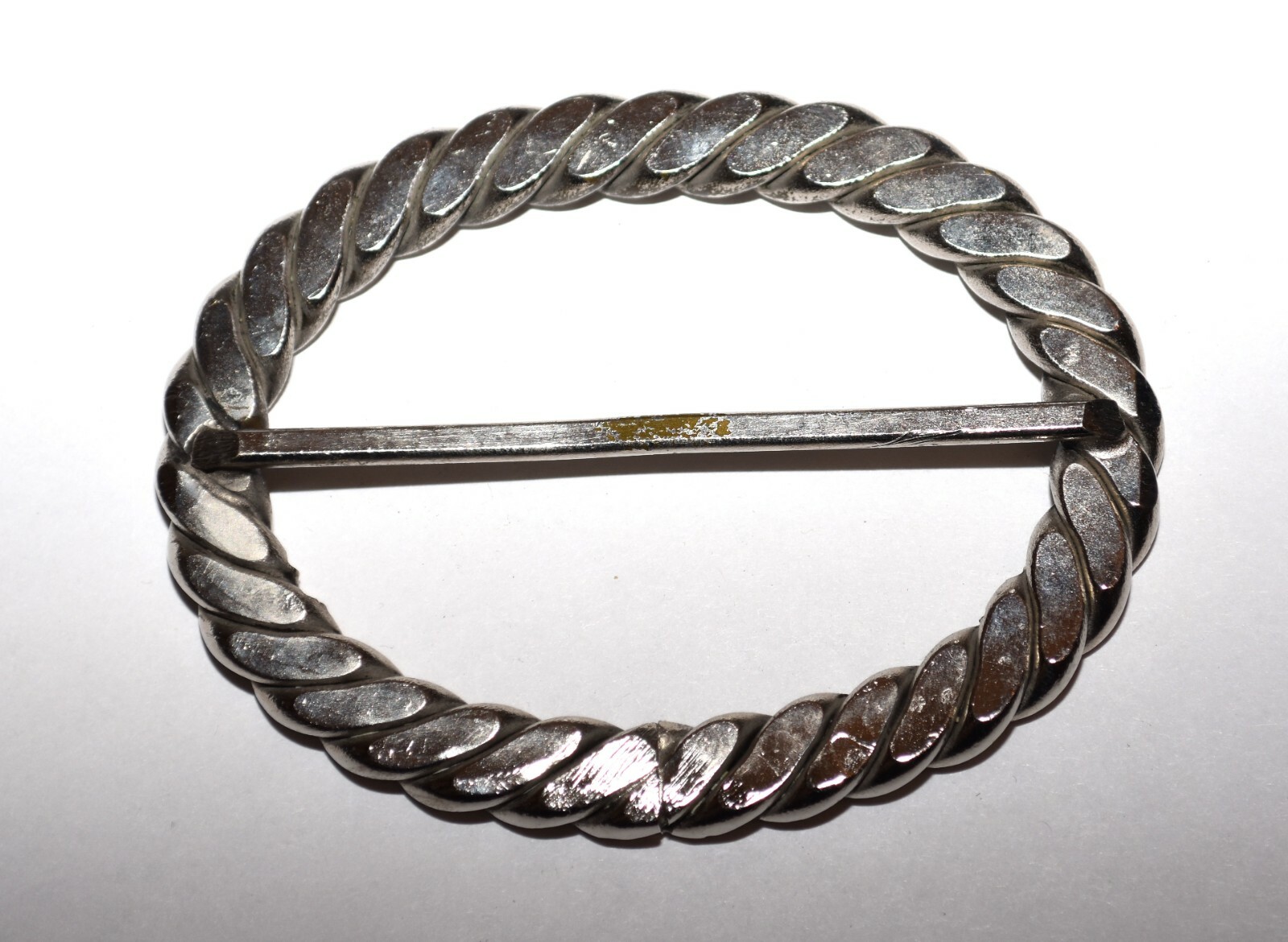 Twisted Rope Designed Silver Tone Oval Shaped Belt Buckle 3.25&Prime; Long 2.5&Prime; High