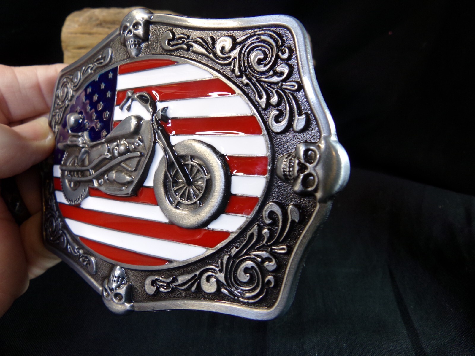 Motorcycle Belt Buckle with the American Flag & 4 Skulls in the middle & ends.