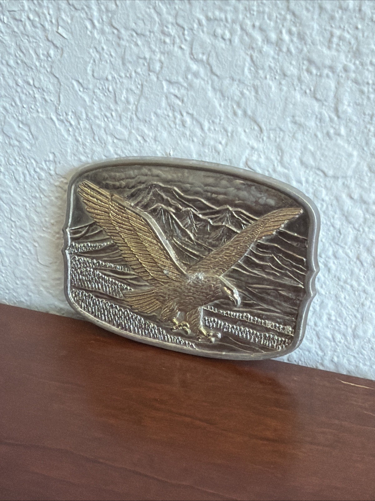 Vintage 70s WESTERN SILVER & GOLD TONE METAL BELT BUCKLE SOARING AMERICAN EAGLE