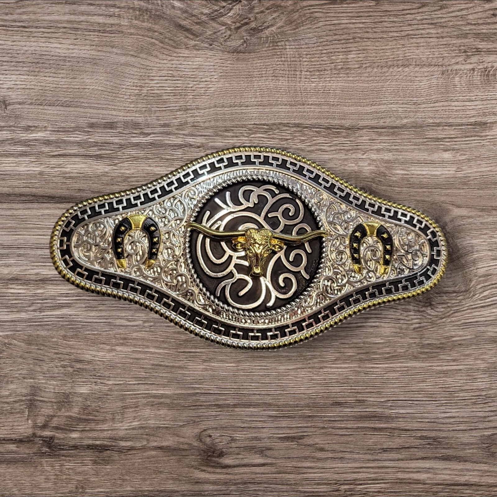 Cowboy/Charro Belt Buckle – Bull Head/Horse Shoe 6.5&Prime;x3.25&Prime; Silver/Black/Gold
