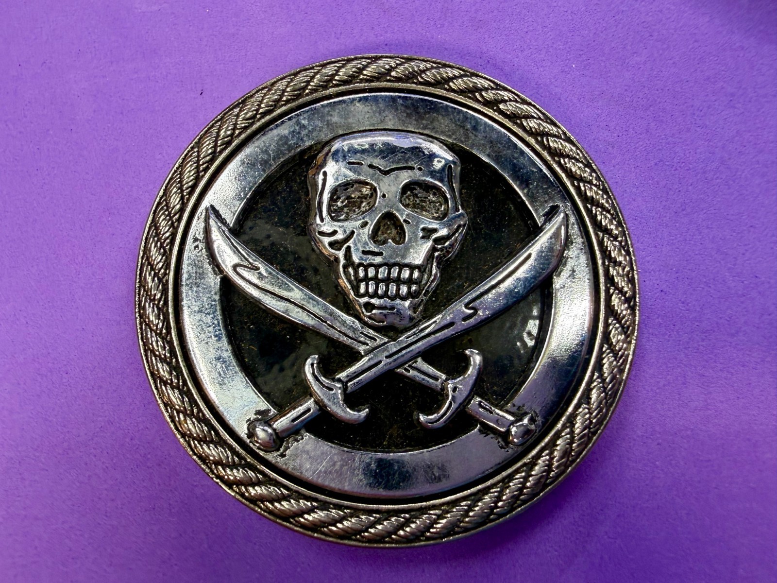 Skull and Crossed Swords Rope Pattern Border Silver Color Round Belt Buckle